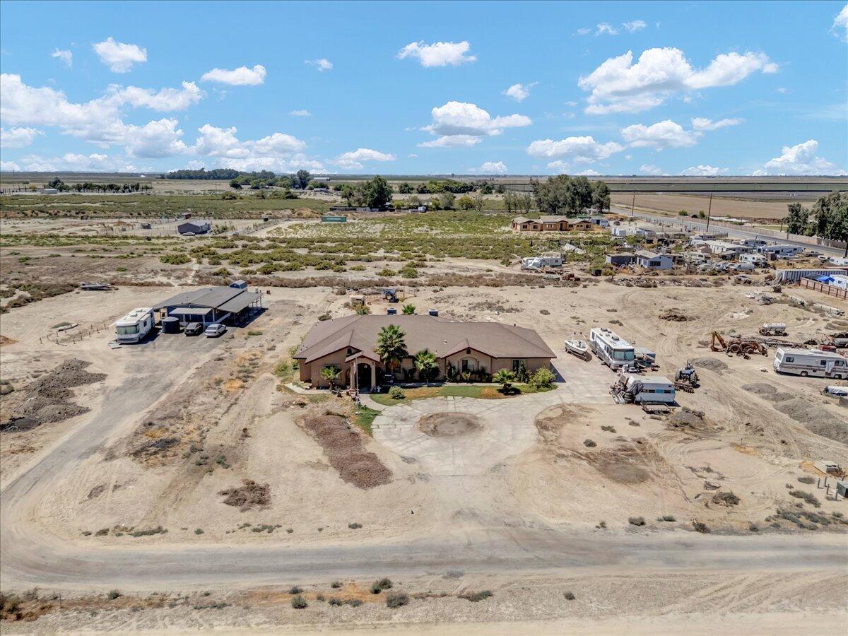 15084 18 1/2 Ave, Lemoore, CA 93245