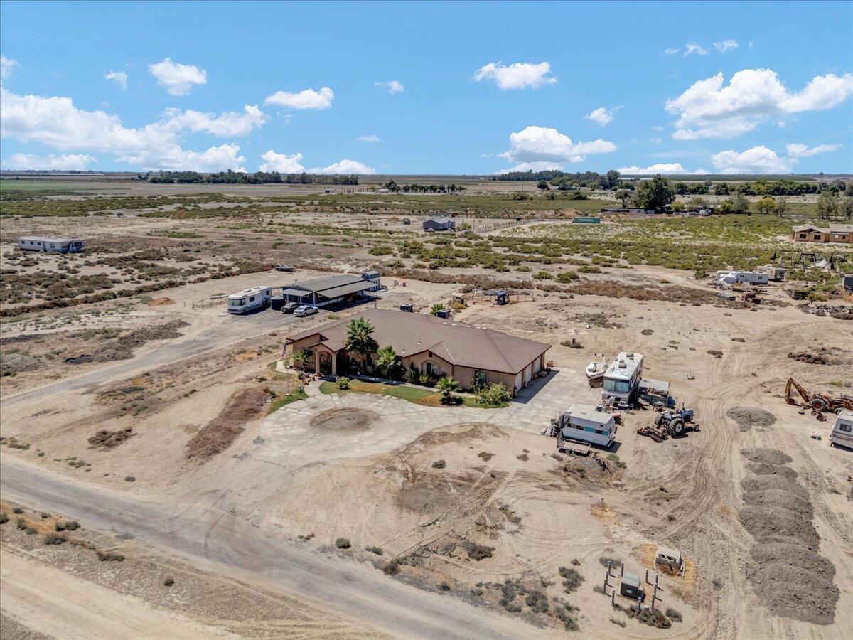 15084 18 1/2 Ave, Lemoore, CA 93245