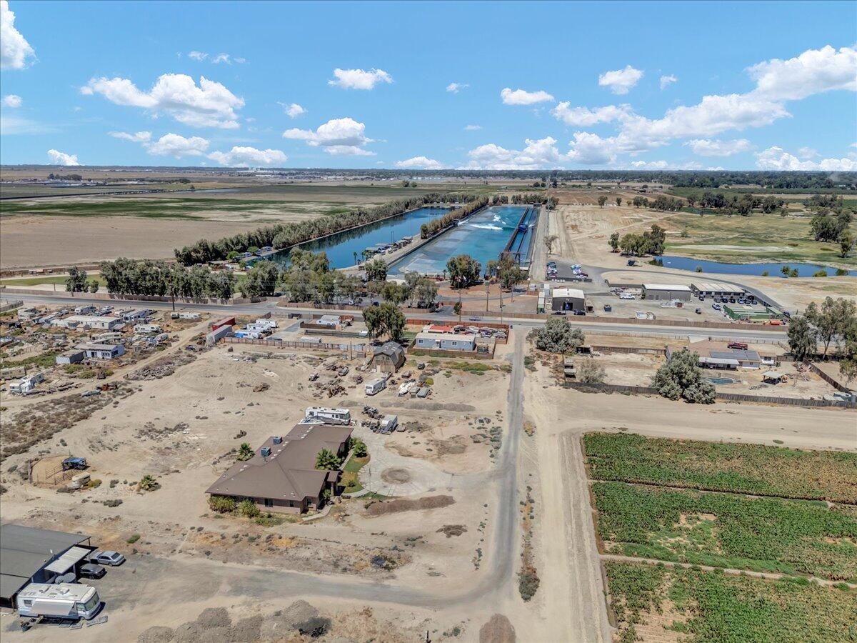 15084 18 1/2 Ave, Lemoore, CA 93245