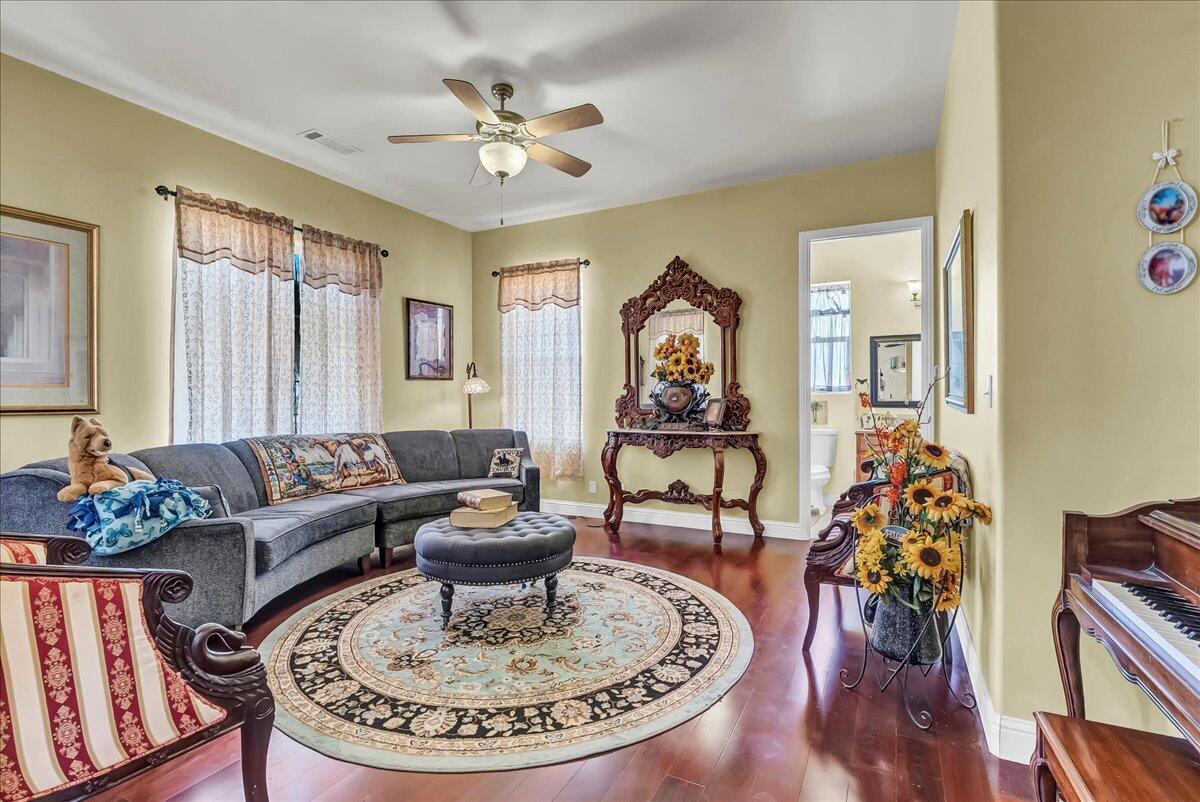 15084 18 1/2 Ave, Lemoore, CA 93245