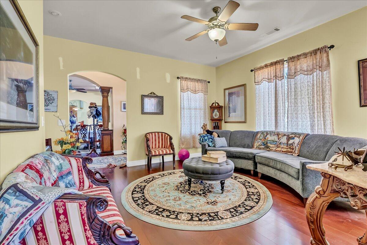 15084 18 1/2 Ave, Lemoore, CA 93245