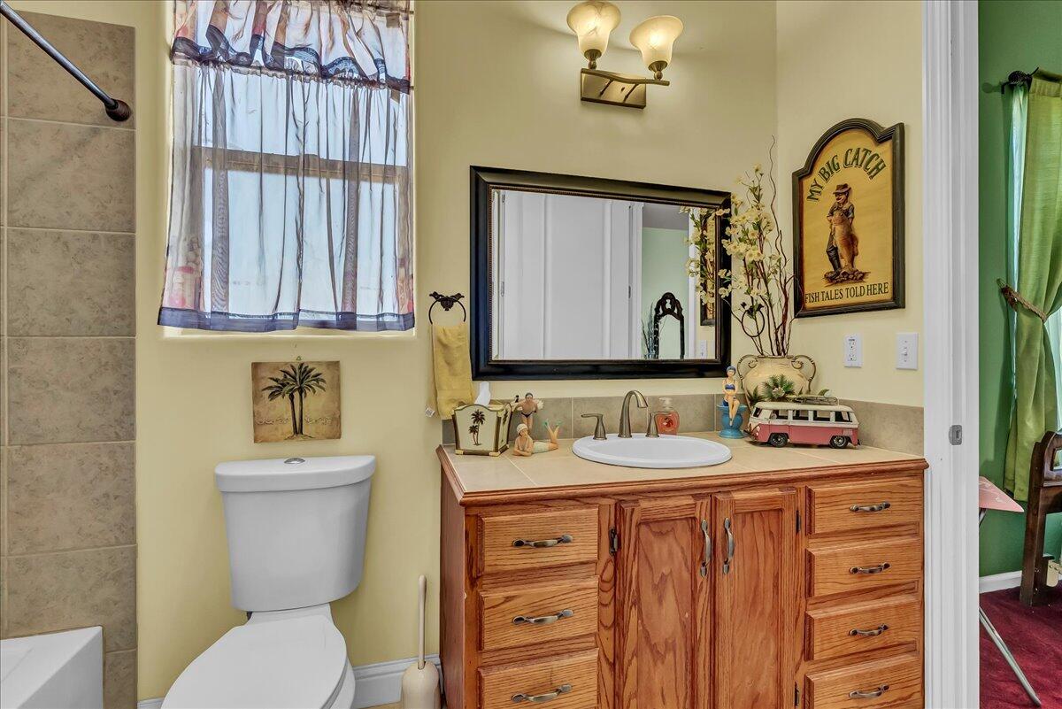 15084 18 1/2 Ave, Lemoore, CA 93245