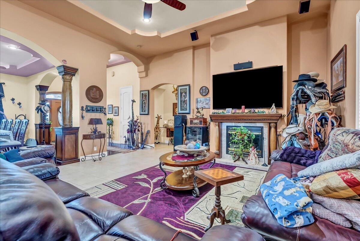 15084 18 1/2 Ave, Lemoore, CA 93245