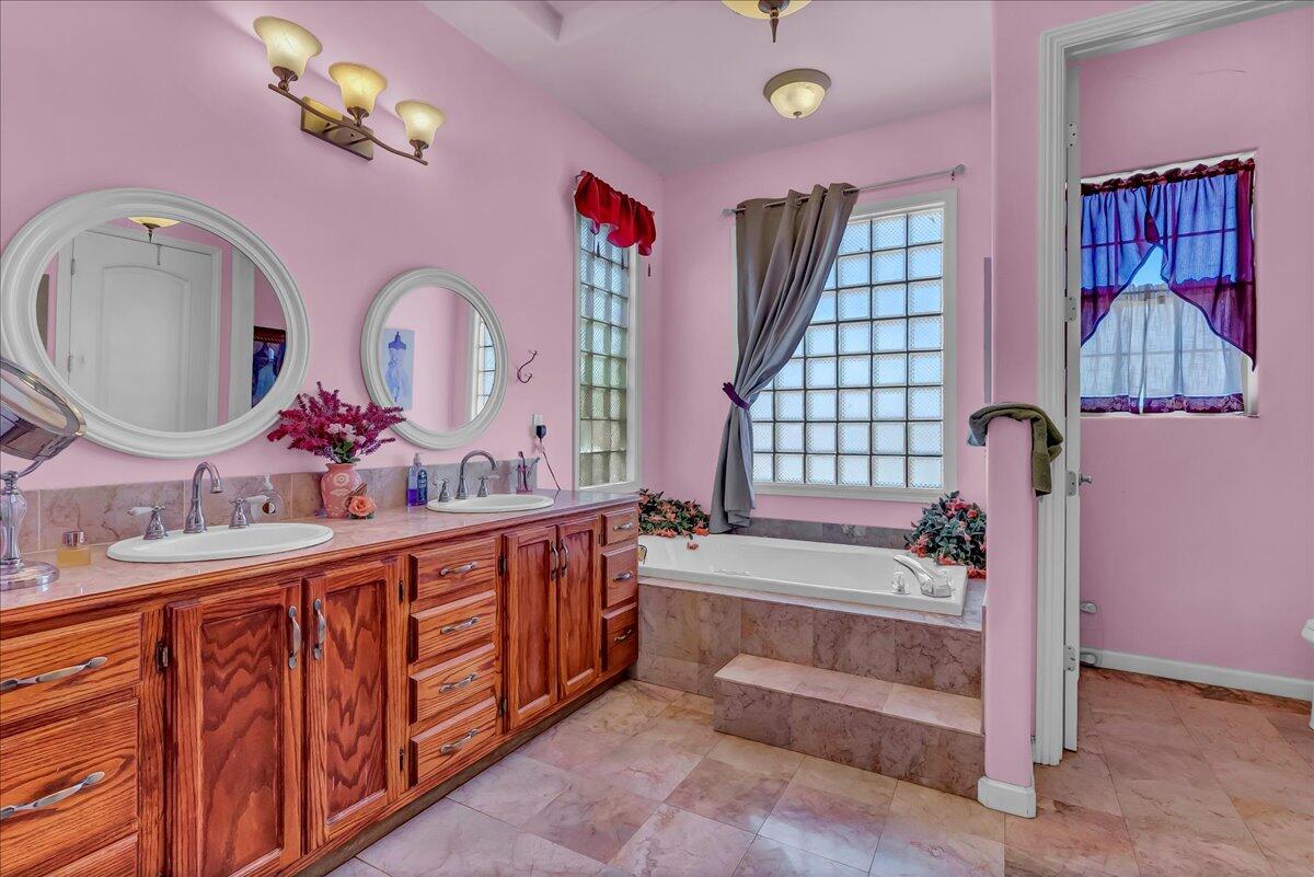 15084 18 1/2 Ave, Lemoore, CA 93245