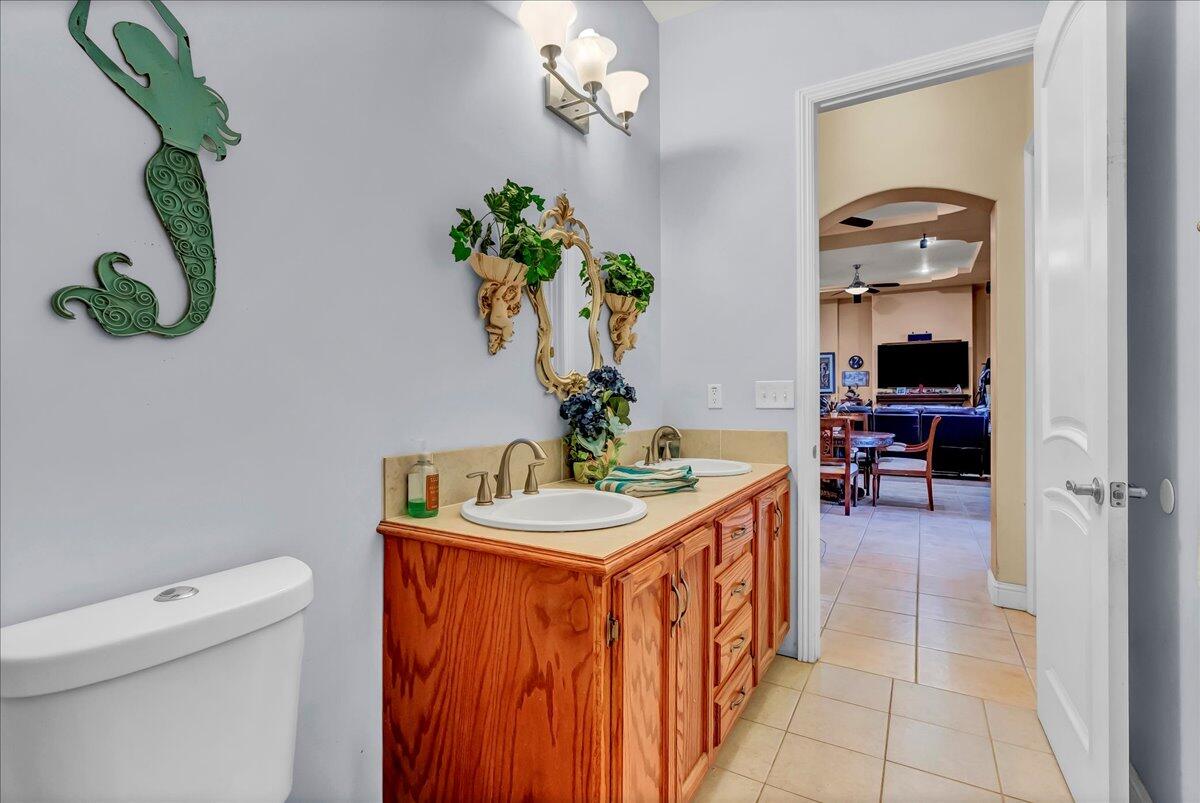 15084 18 1/2 Ave, Lemoore, CA 93245