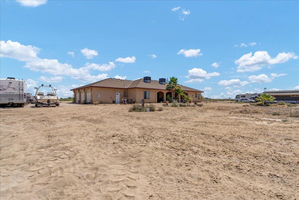 15084 18 1/2 Ave, Lemoore, CA 93245