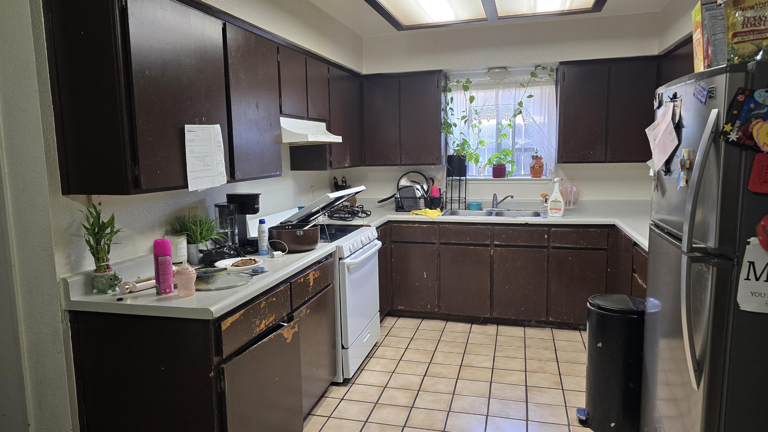 1441 N Leslie Ct, Visalia, CA 93291