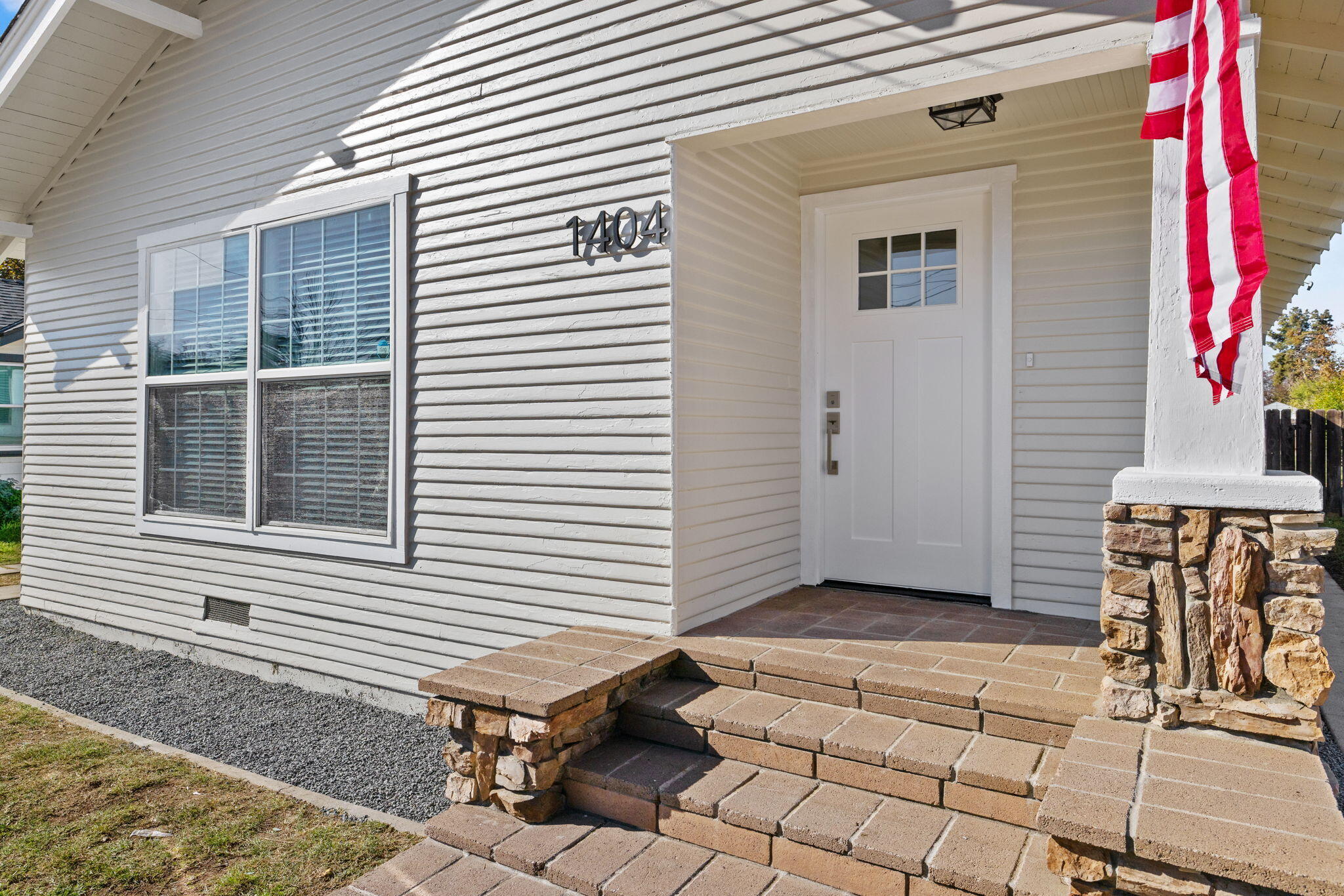 1404 Kaweah St, Hanford, CA 93230