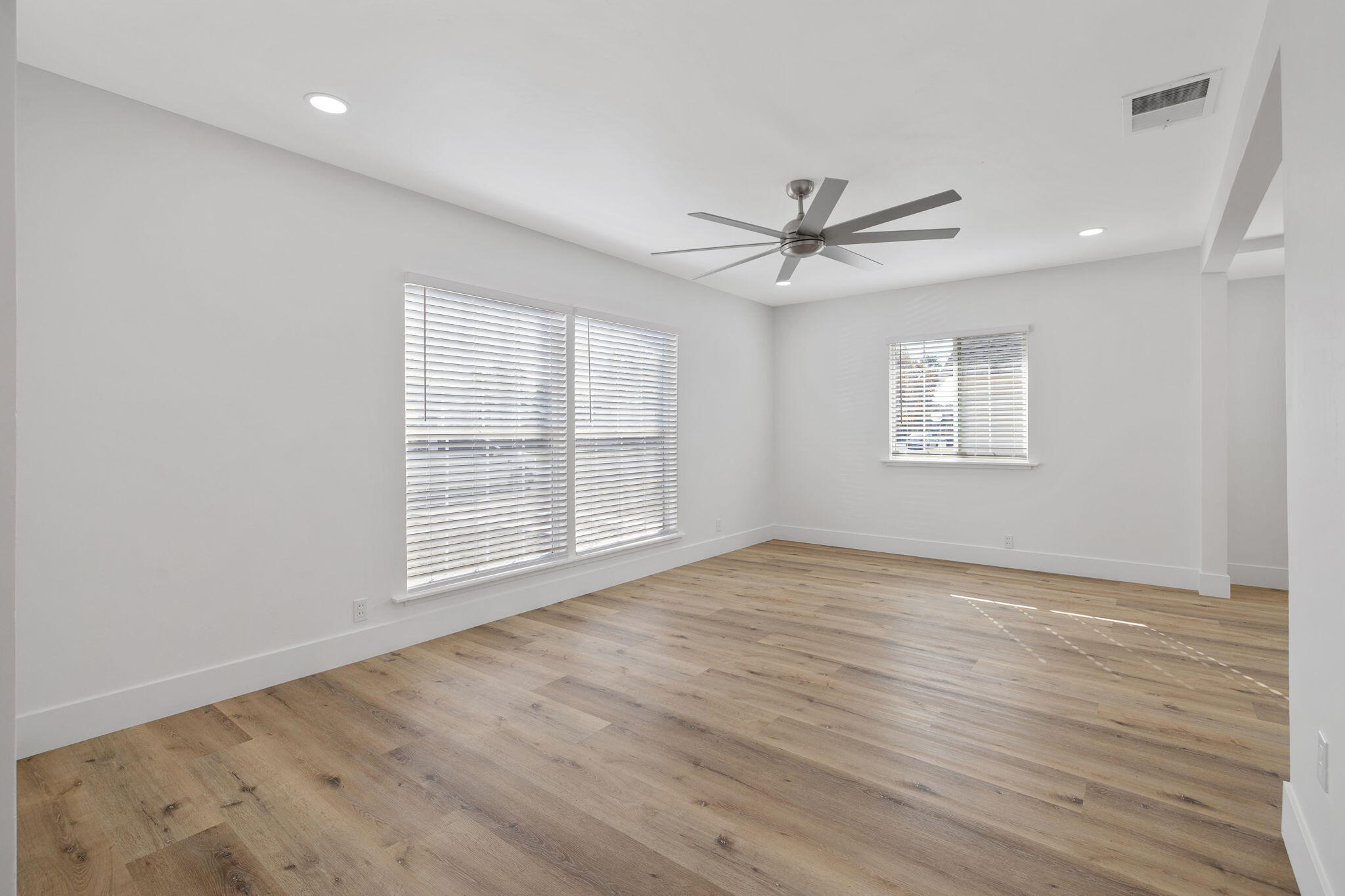 1404 Kaweah St, Hanford, CA 93230