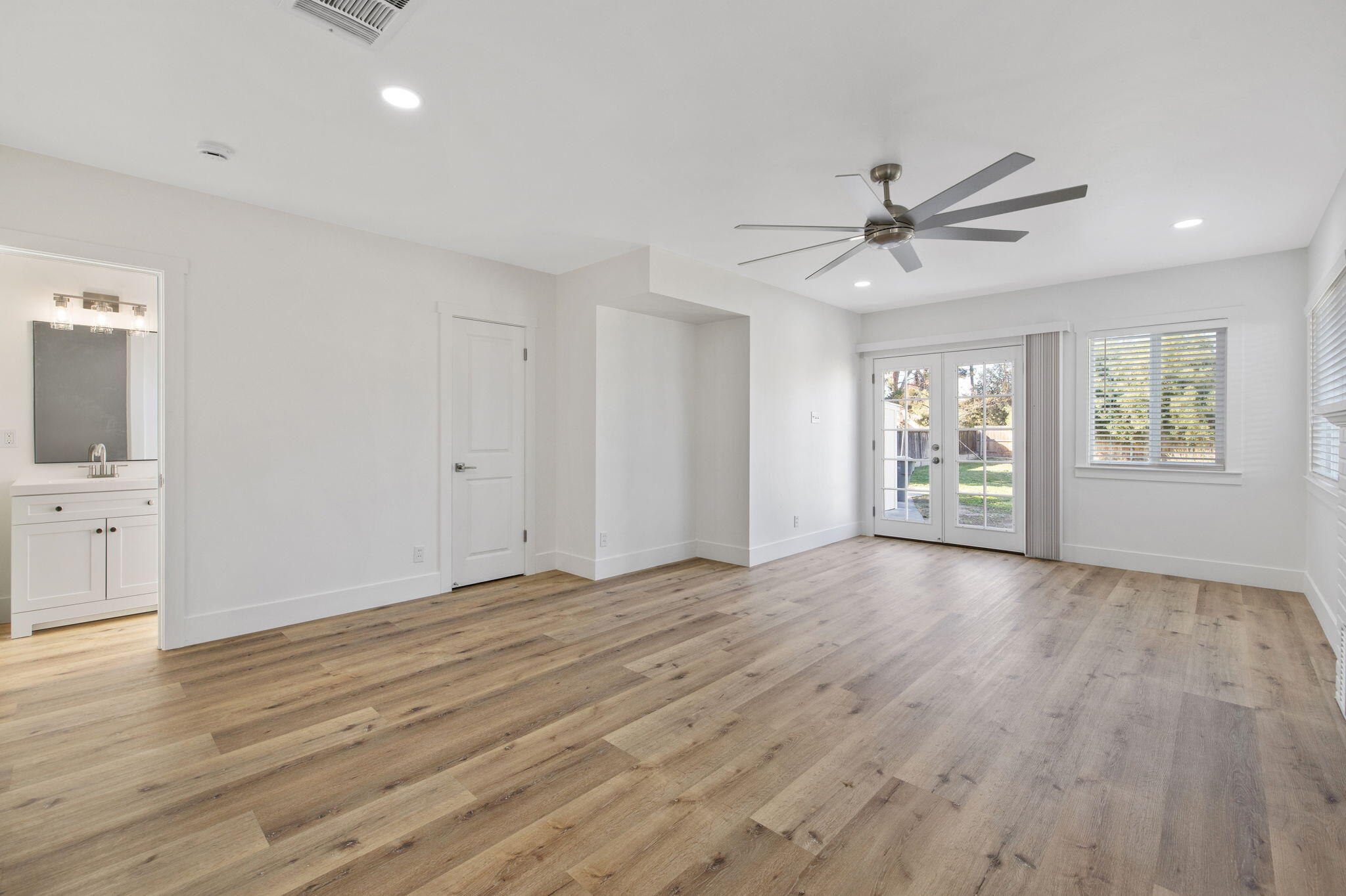 1404 Kaweah St, Hanford, CA 93230