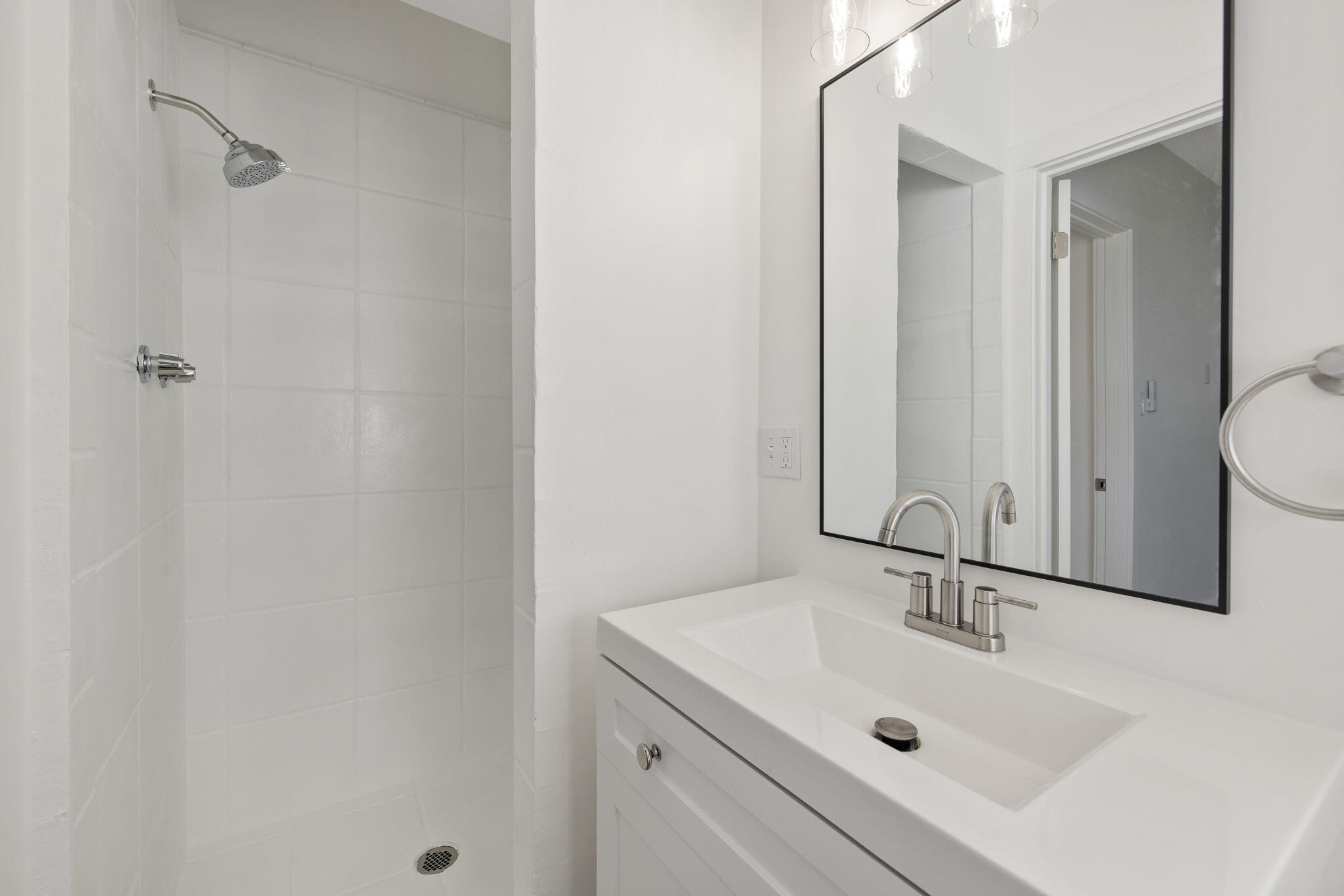 1404 Kaweah St, Hanford, CA 93230