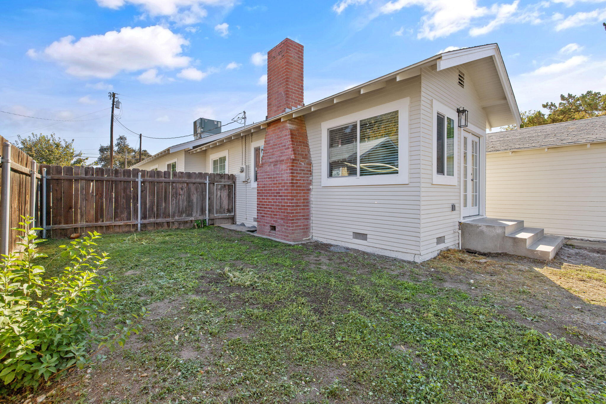 1404 Kaweah St, Hanford, CA 93230