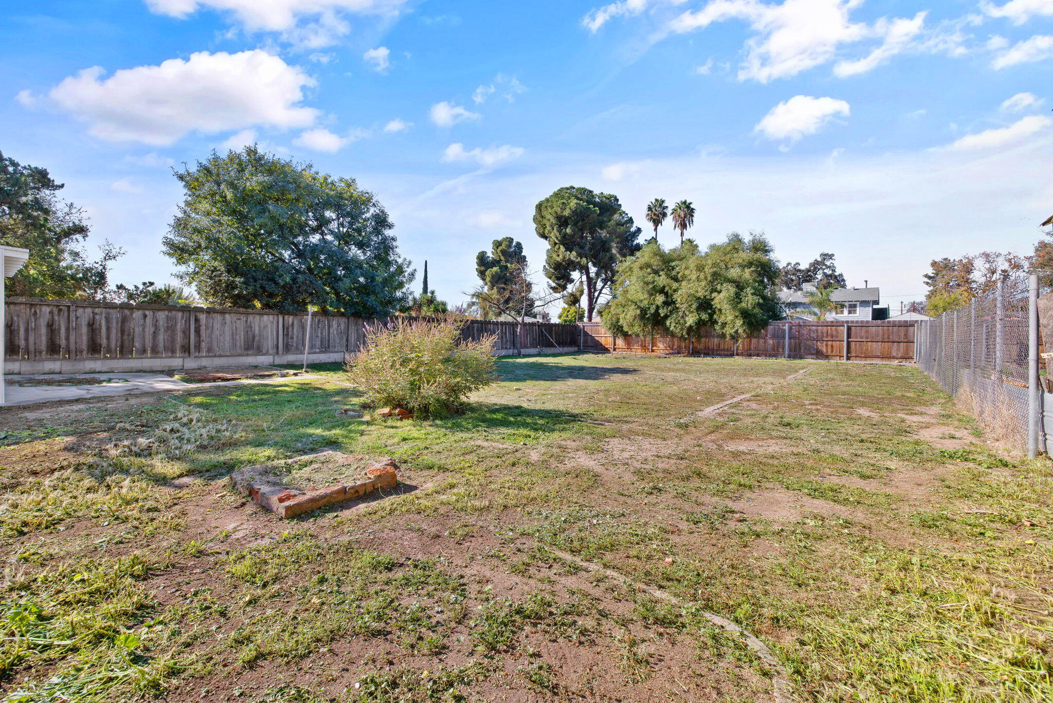 1404 Kaweah St, Hanford, CA 93230