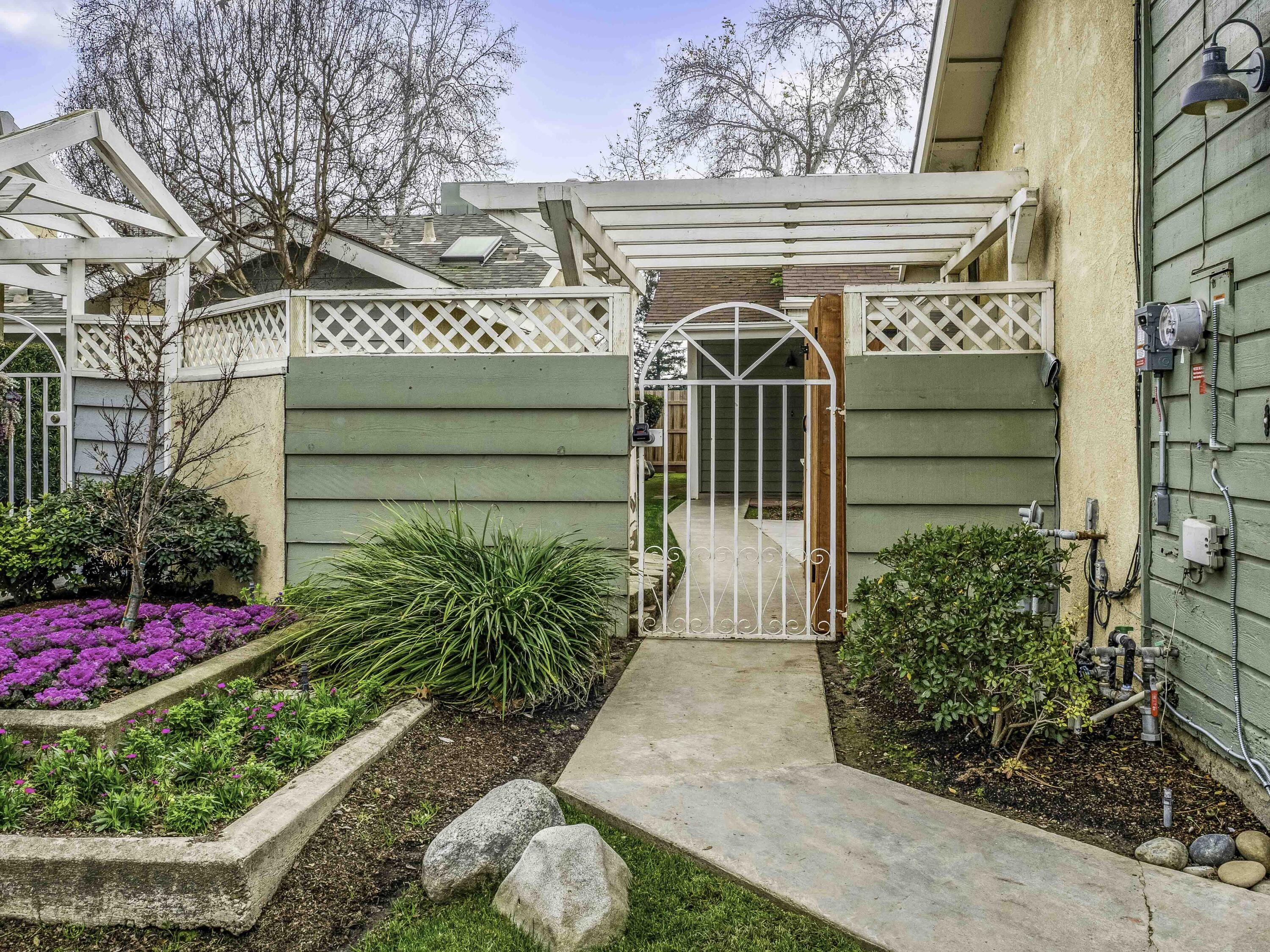 1507 E Vassar Dr, Visalia, CA 93292