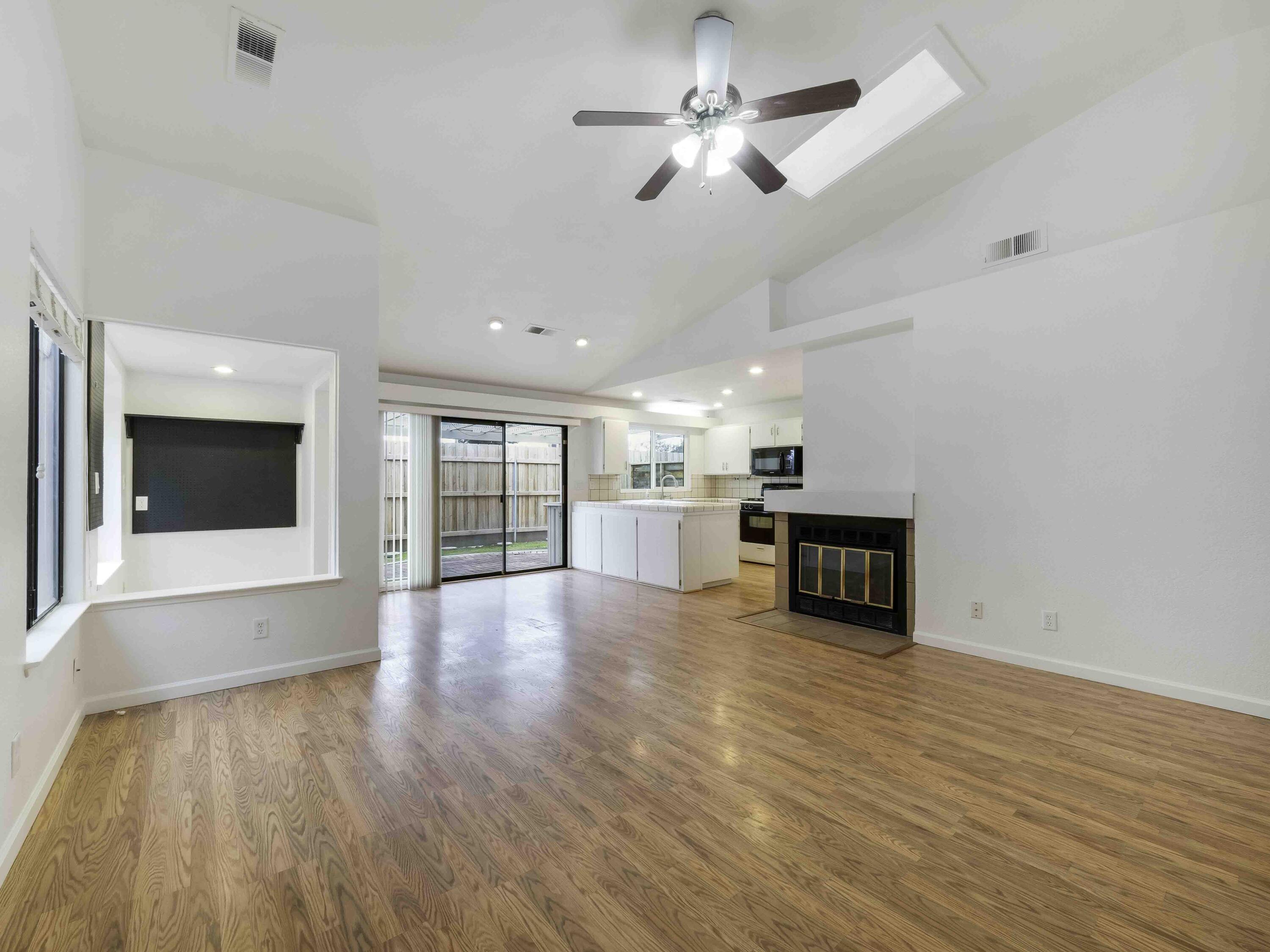 1507 E Vassar Dr, Visalia, CA 93292