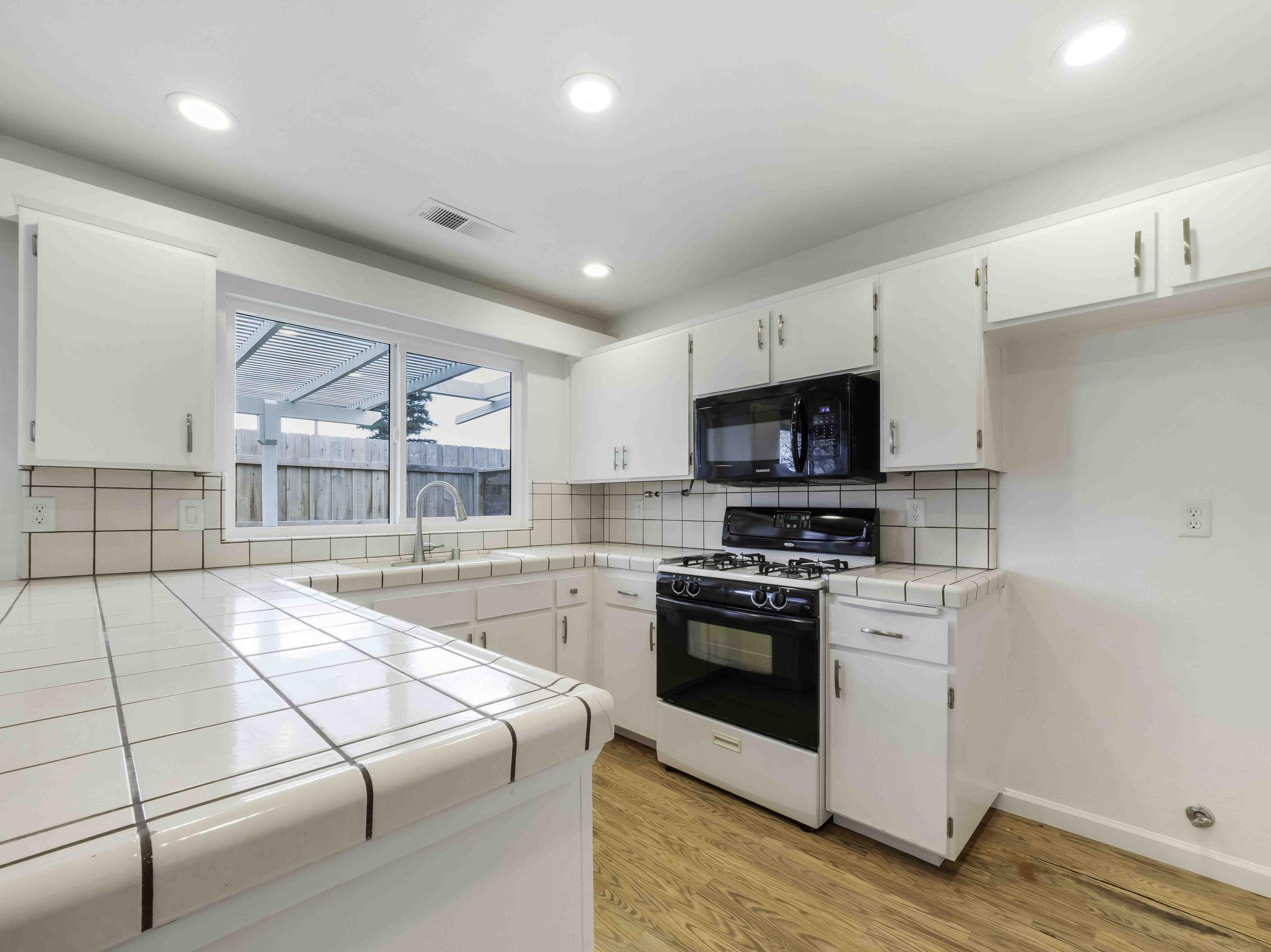 1507 E Vassar Dr, Visalia, CA 93292