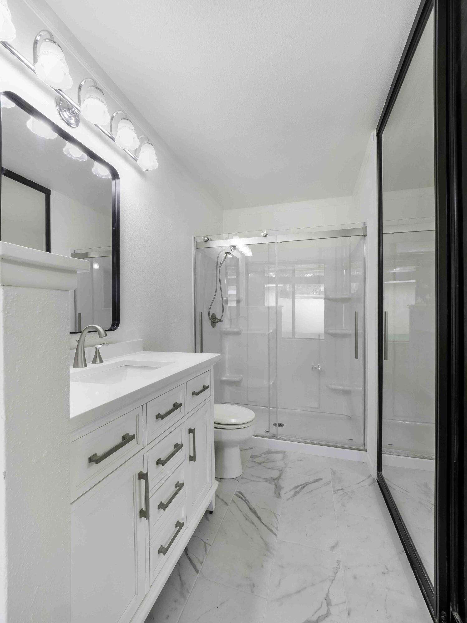 1507 E Vassar Dr, Visalia, CA 93292