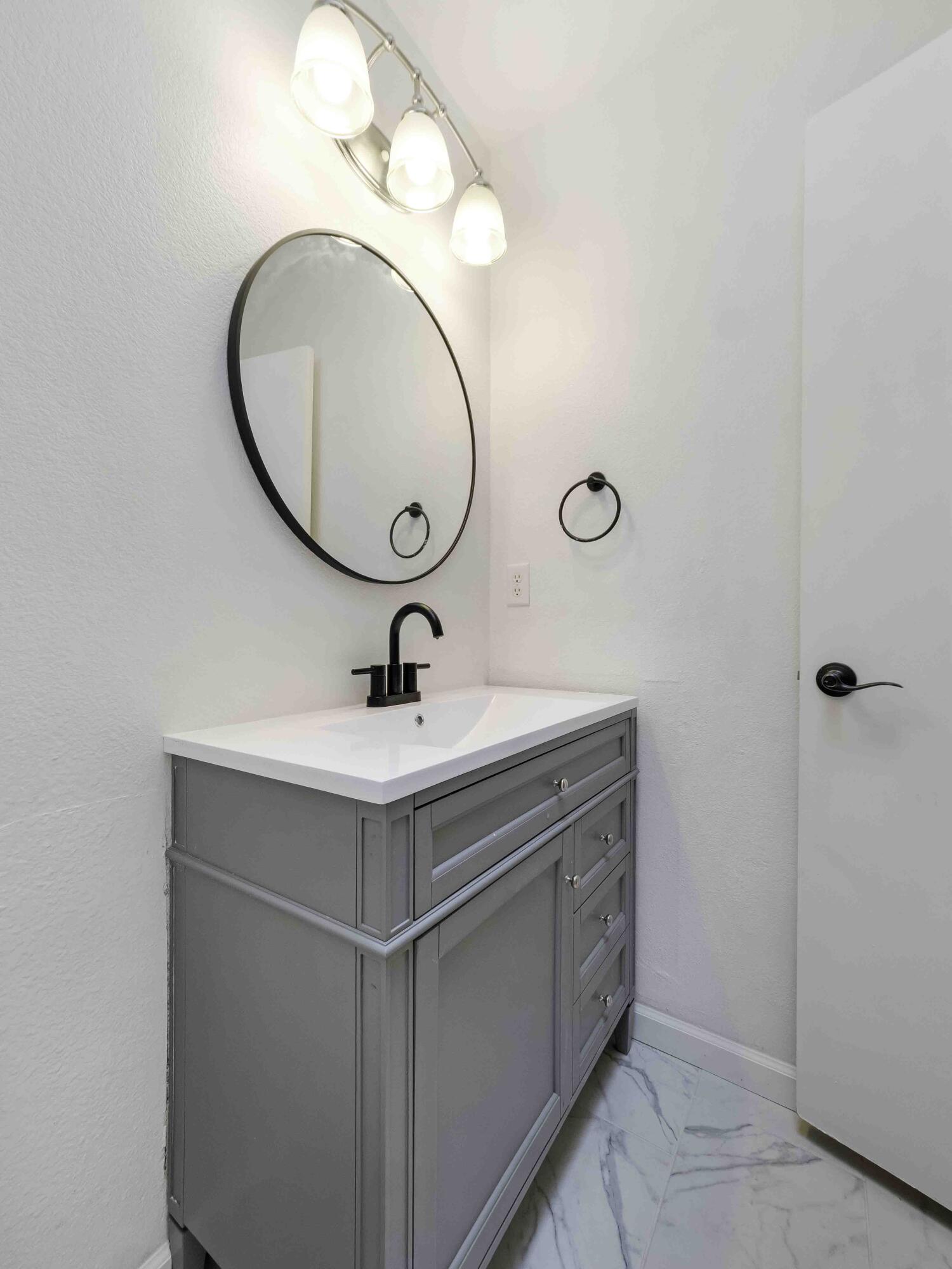 1507 E Vassar Dr, Visalia, CA 93292