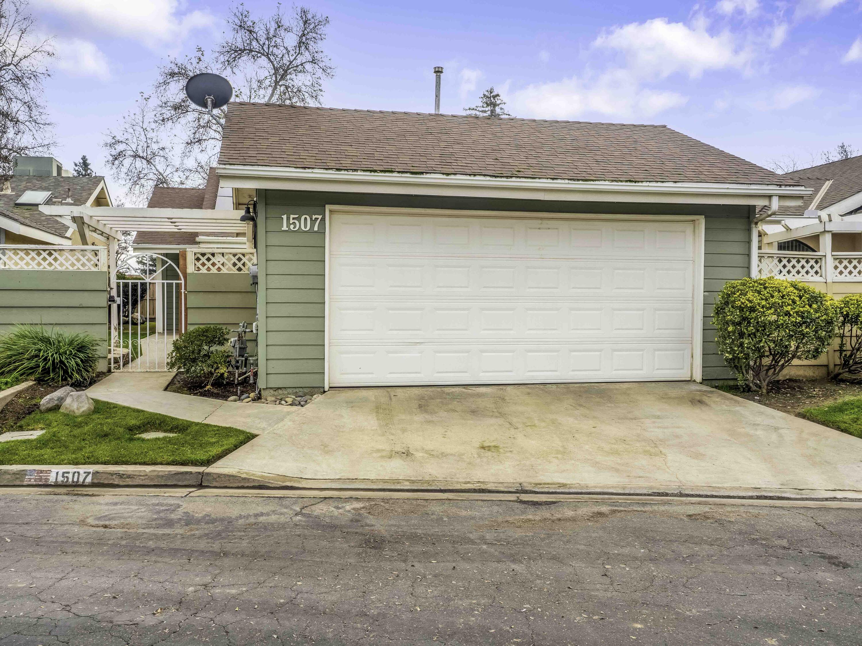 1507 E Vassar Dr, Visalia, CA 93292
