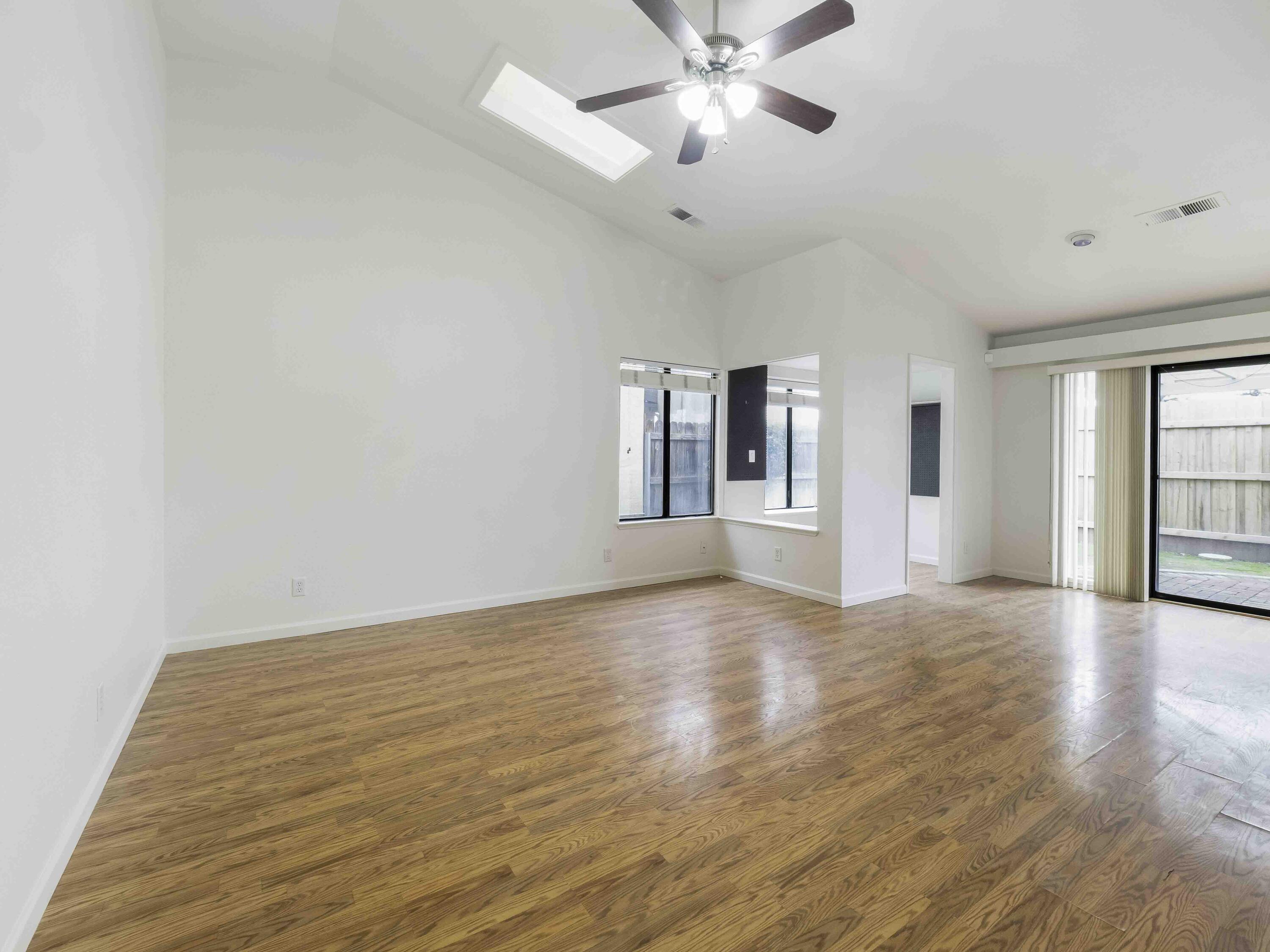 1507 E Vassar Dr, Visalia, CA 93292