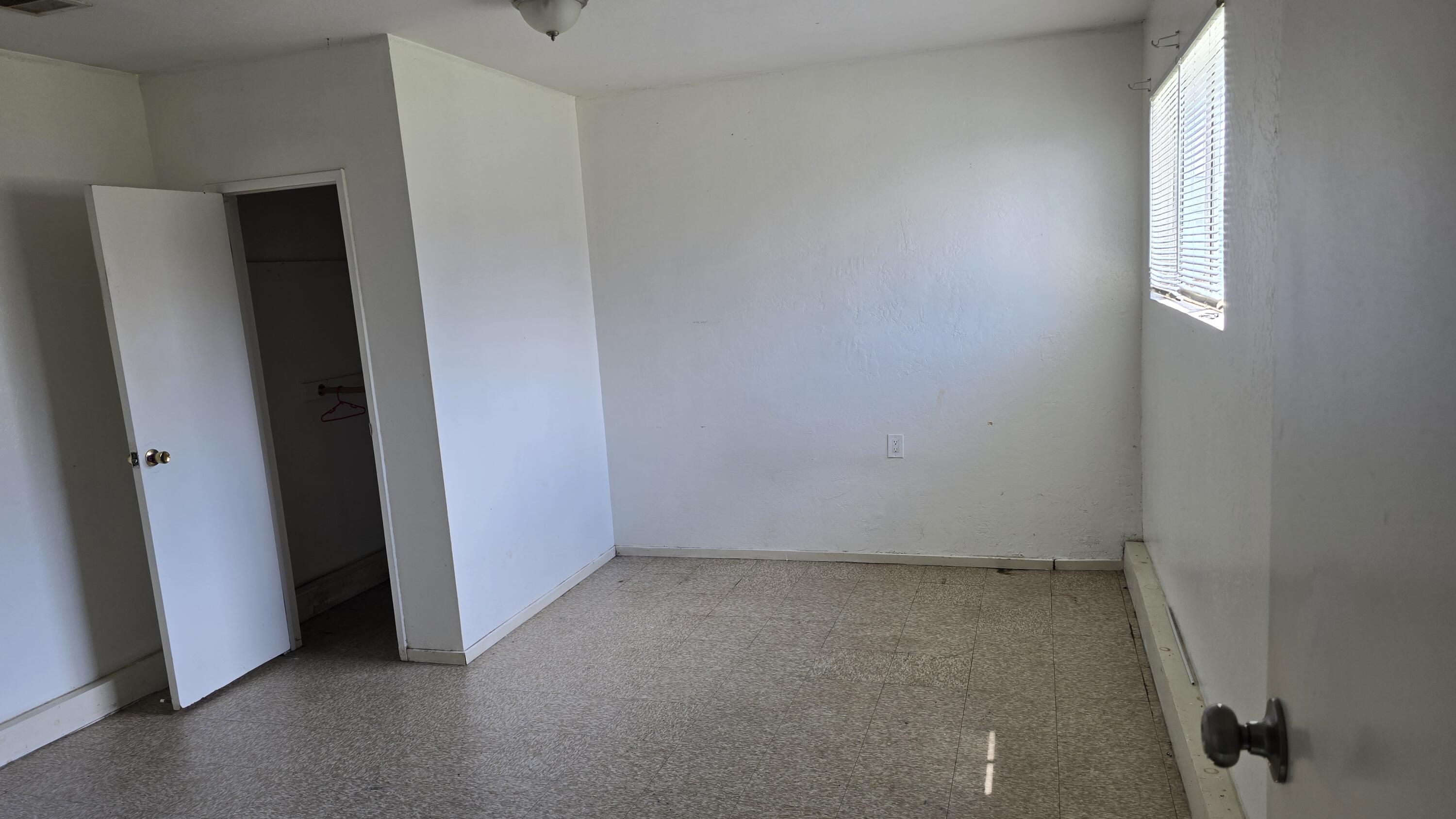 762 W Front St, Farmersville, CA 93223