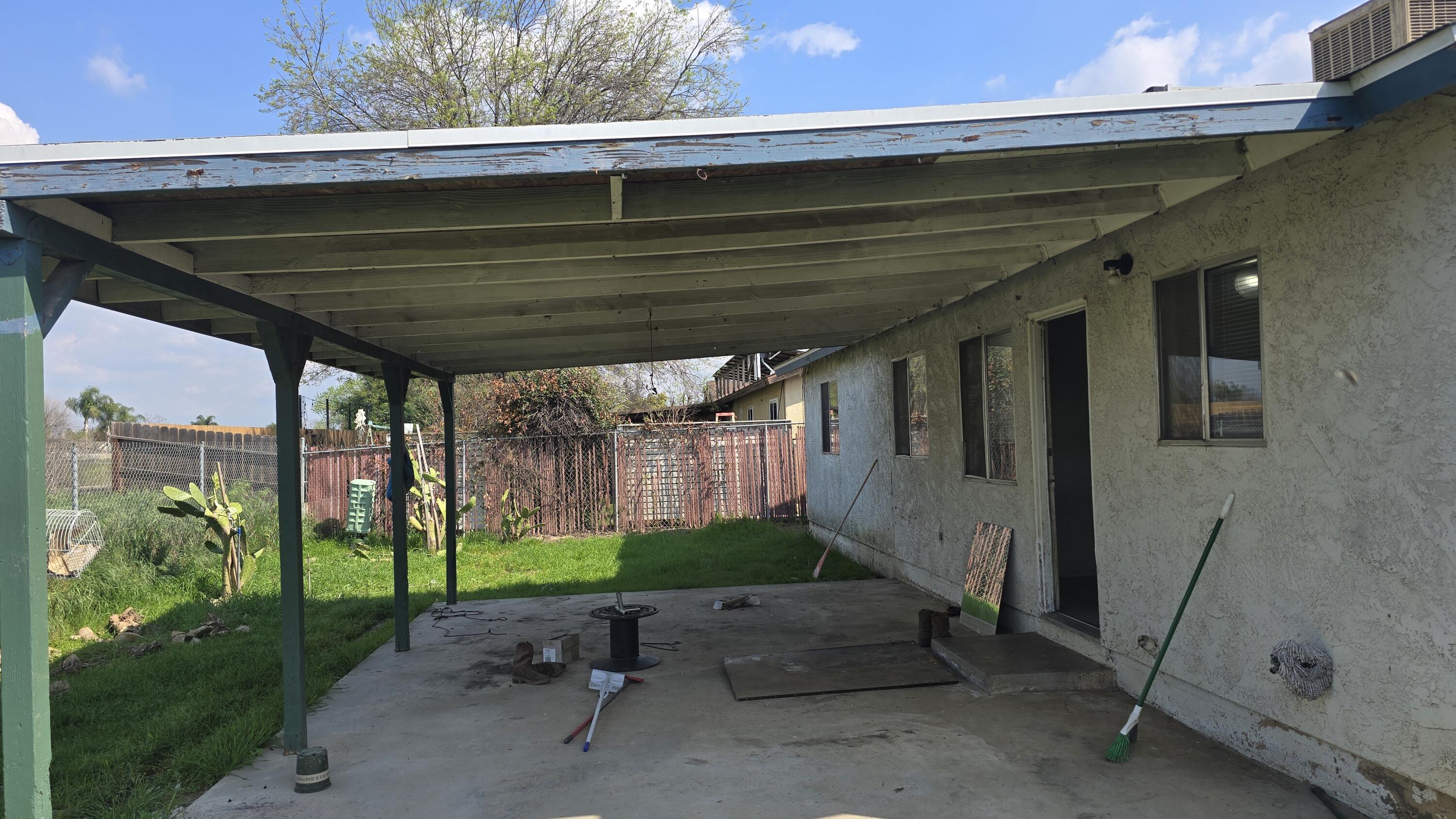 762 W Front St, Farmersville, CA 93223