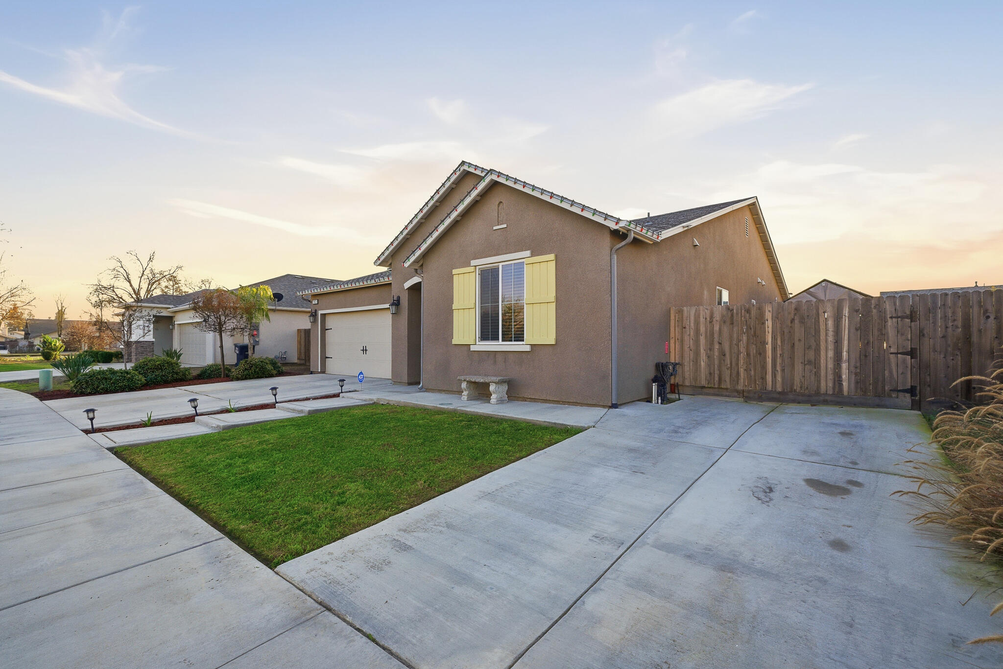 703 S Grand St, Visalia, CA 93292