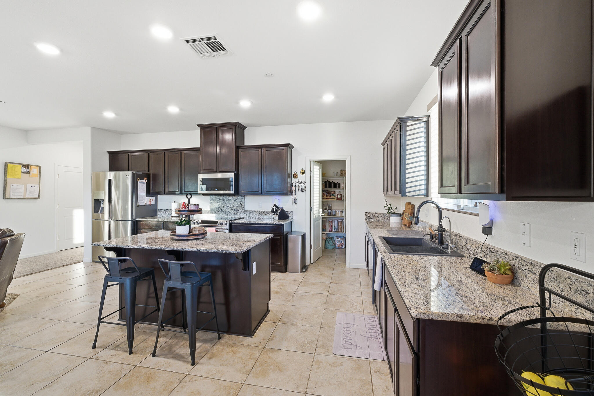 703 S Grand St, Visalia, CA 93292