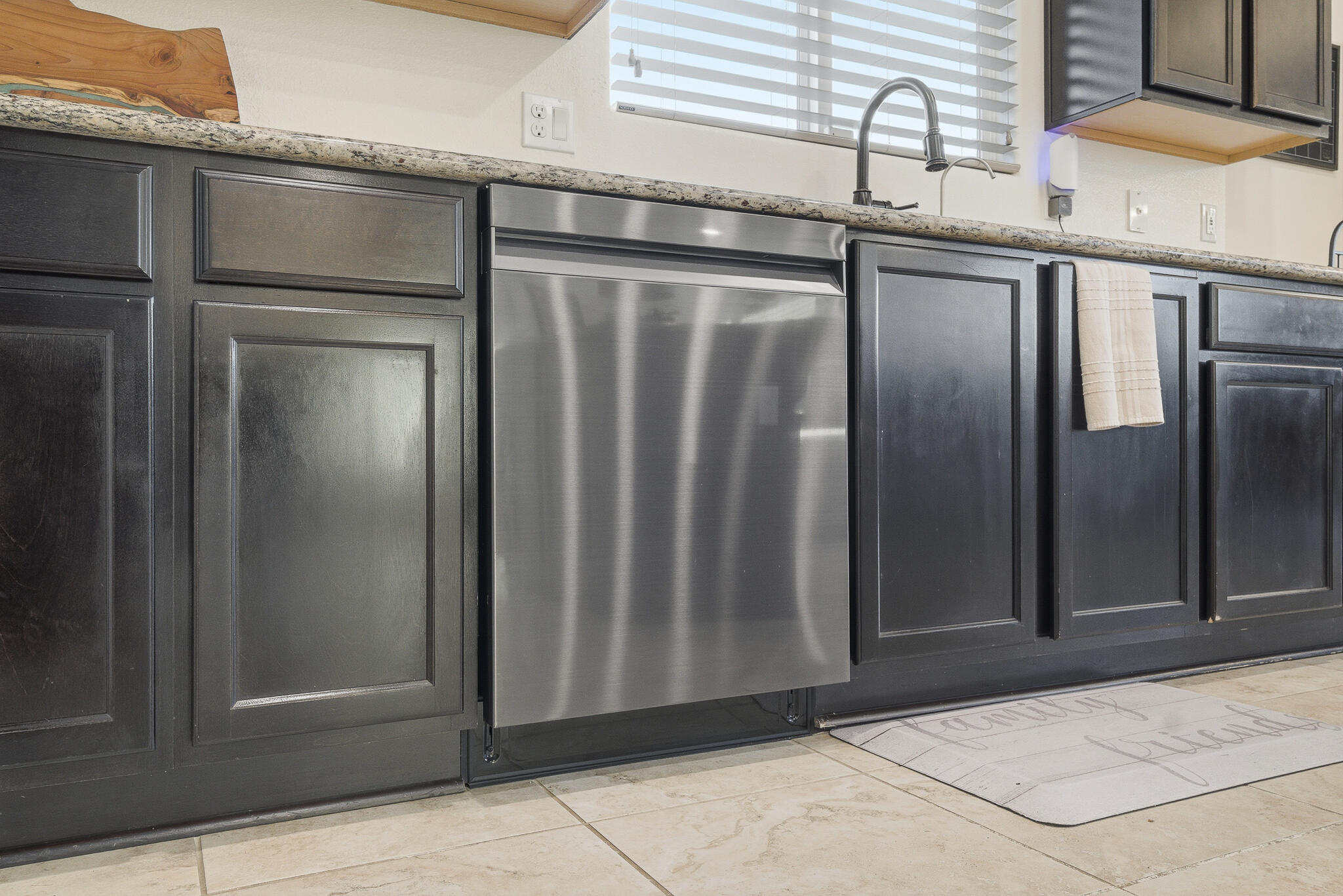 703 S Grand St, Visalia, CA 93292