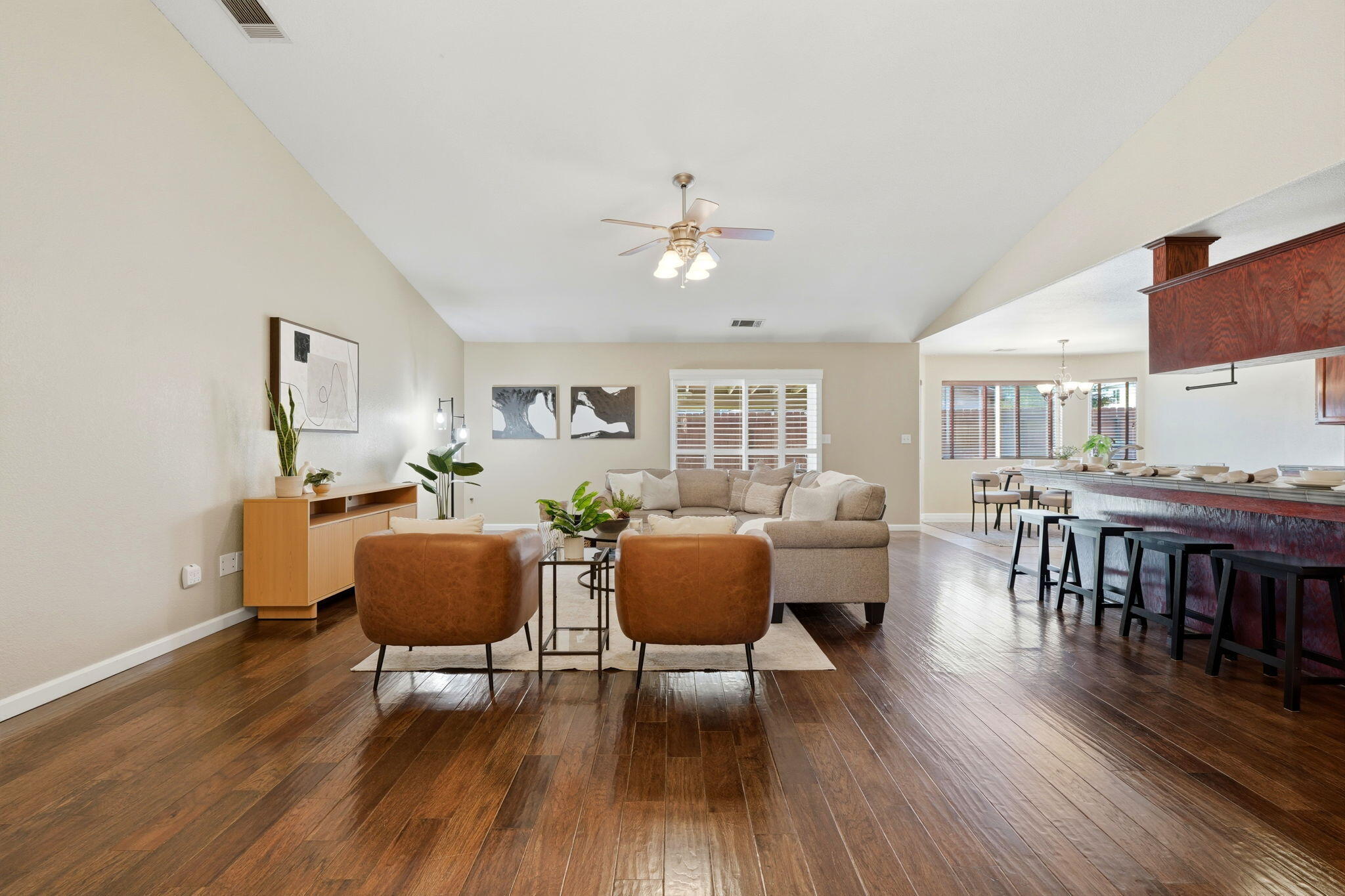 2431 S Cedar St, Visalia, CA 93292