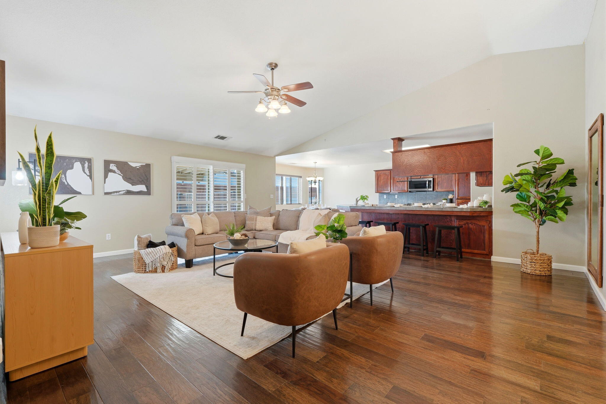 2431 S Cedar St, Visalia, CA 93292