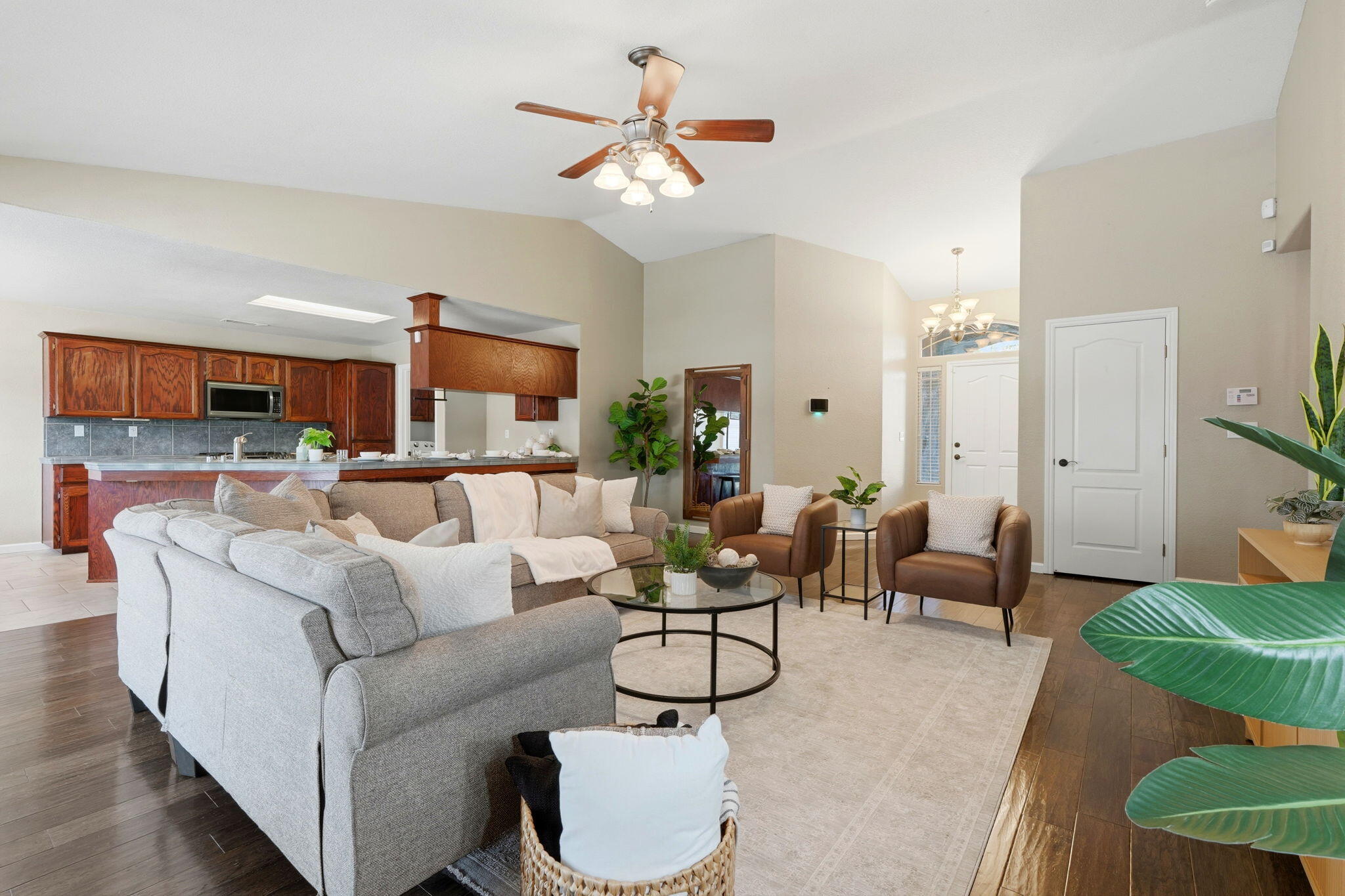 2431 S Cedar St, Visalia, CA 93292