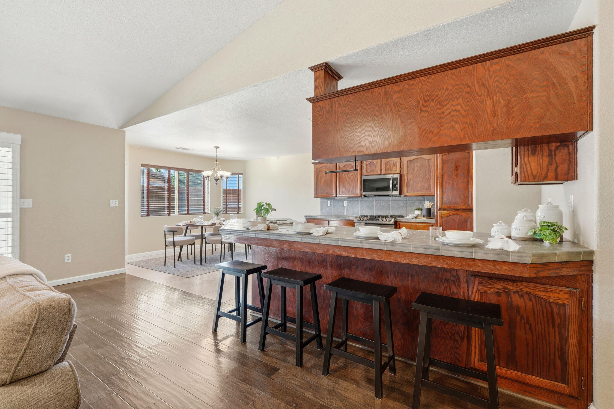 2431 S Cedar St, Visalia, CA 93292