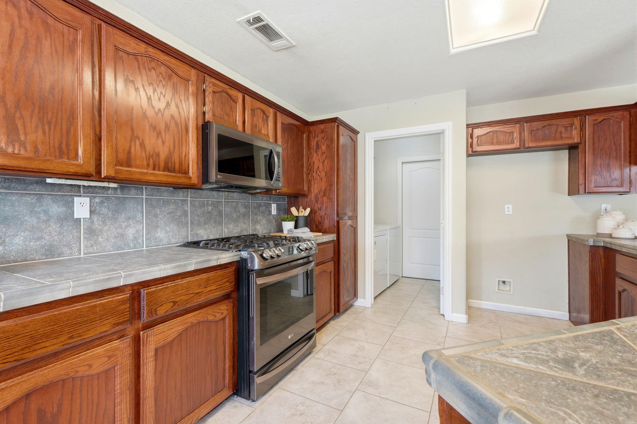 2431 S Cedar St, Visalia, CA 93292