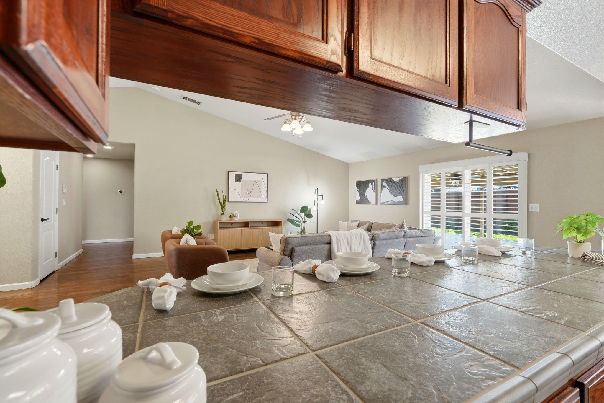 2431 S Cedar St, Visalia, CA 93292