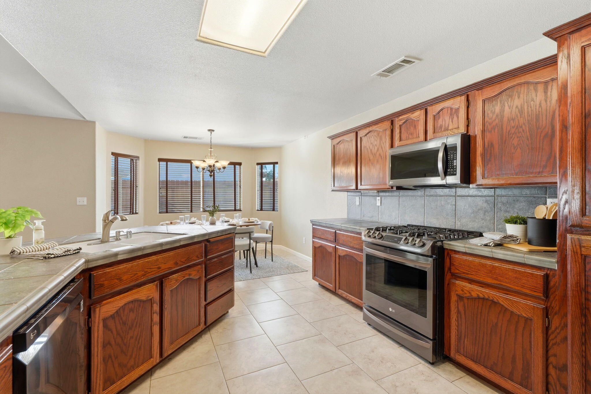 2431 S Cedar St, Visalia, CA 93292