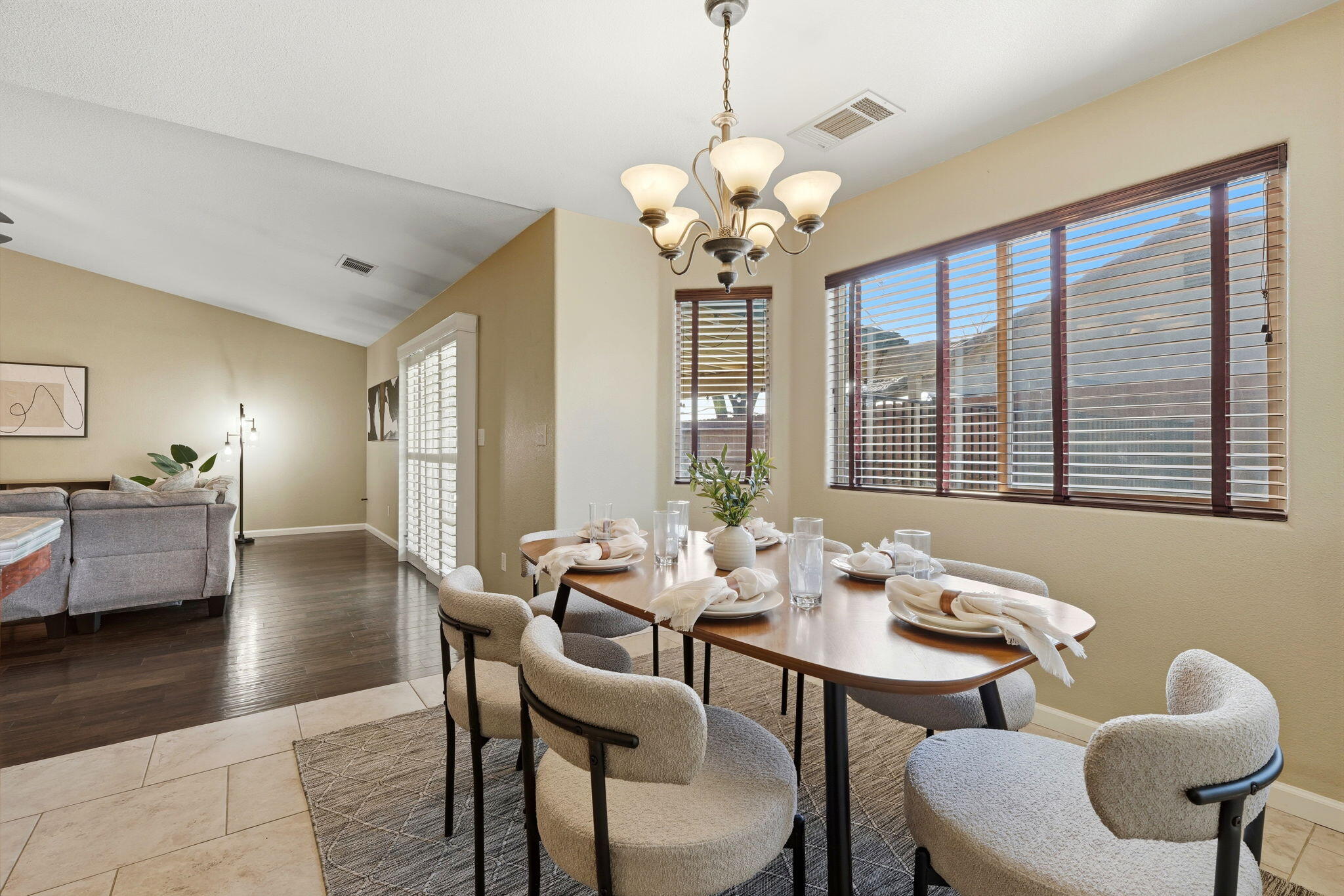 2431 S Cedar St, Visalia, CA 93292