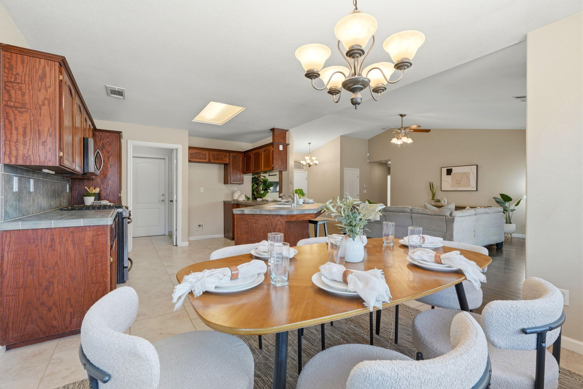 2431 S Cedar St, Visalia, CA 93292