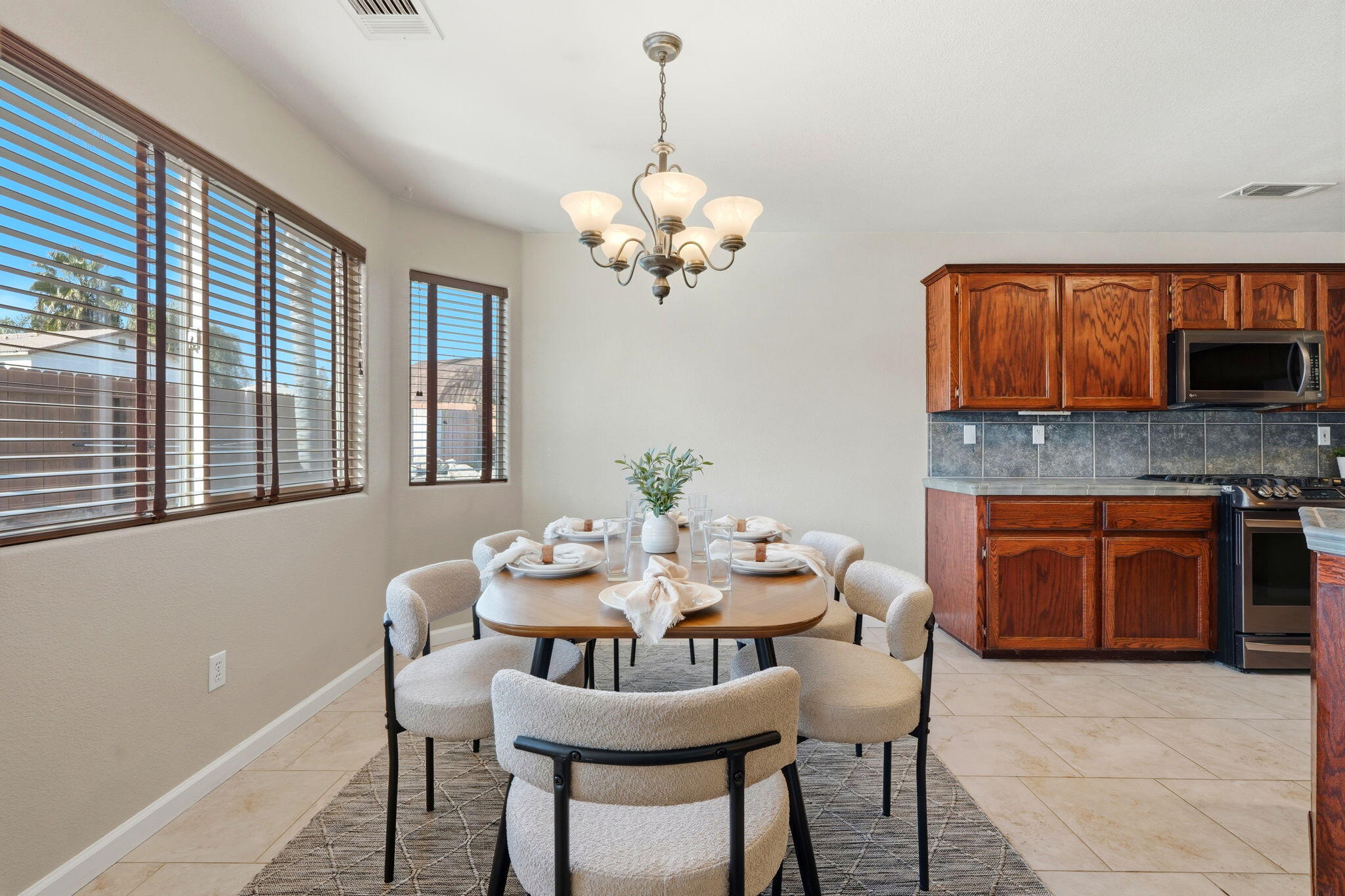 2431 S Cedar St, Visalia, CA 93292