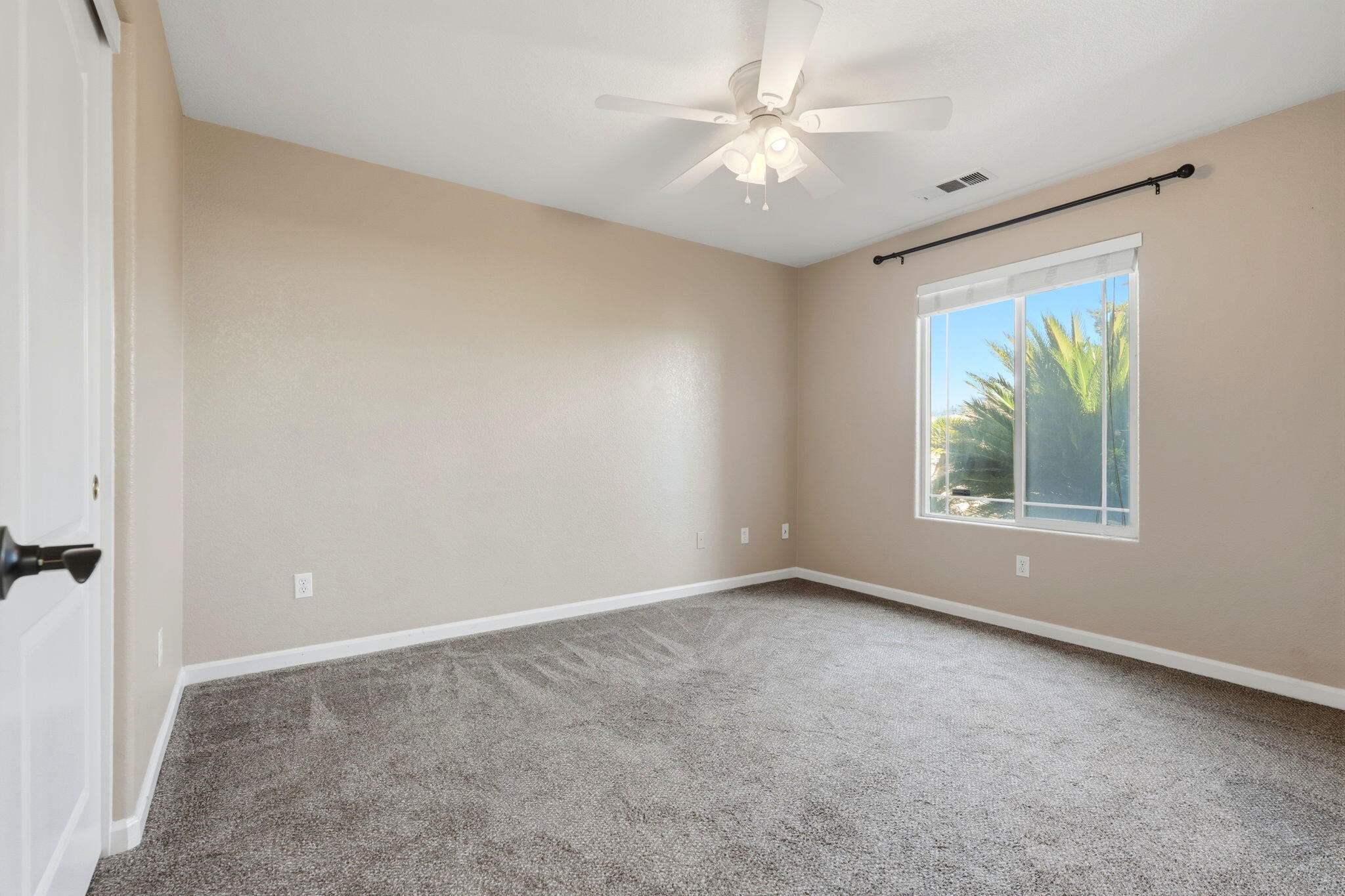 2431 S Cedar St, Visalia, CA 93292