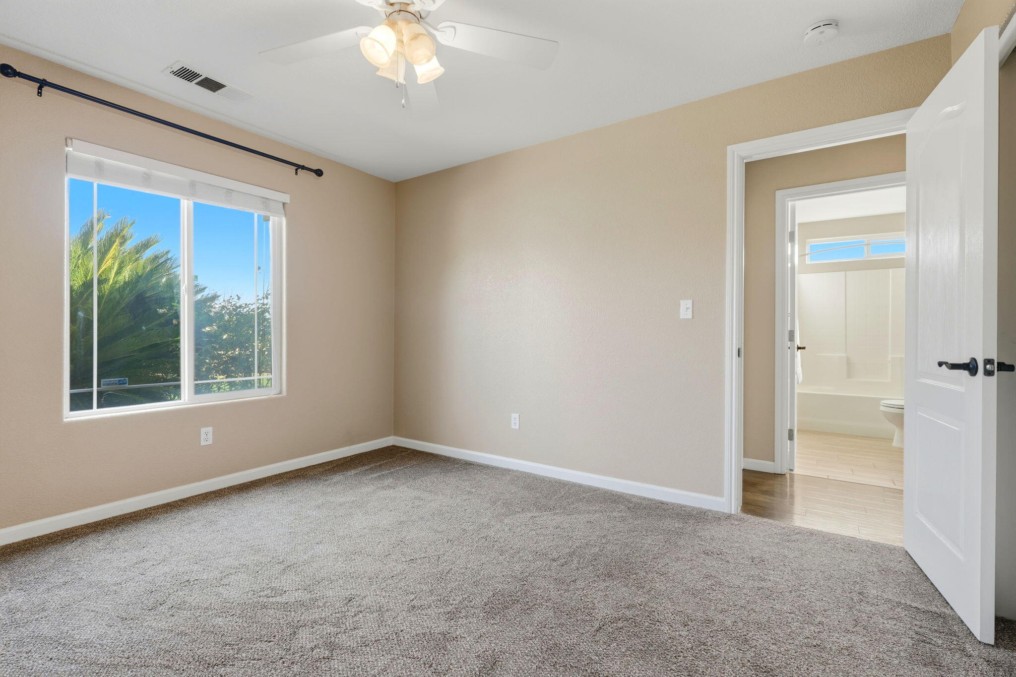 2431 S Cedar St, Visalia, CA 93292