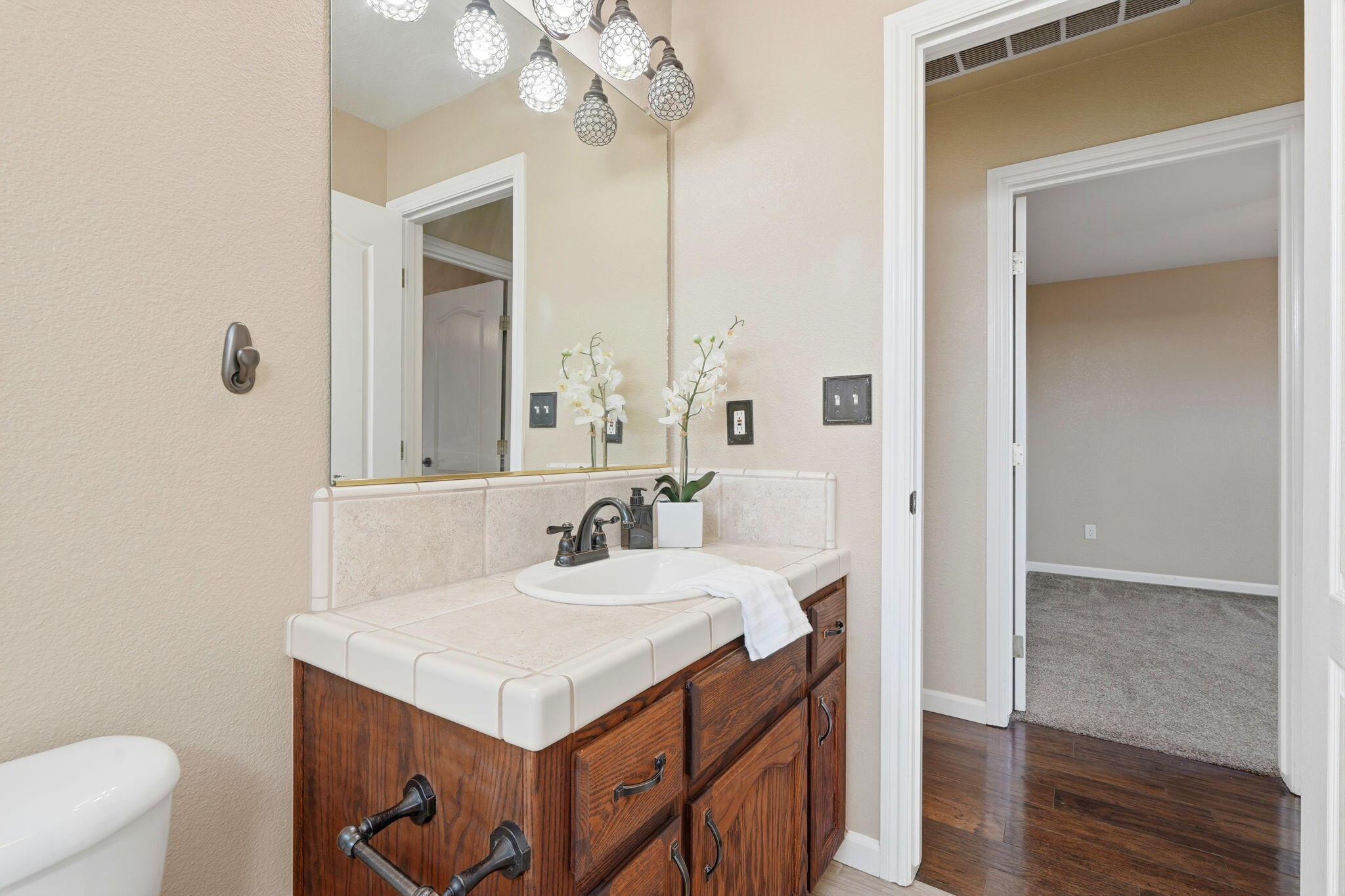 2431 S Cedar St, Visalia, CA 93292