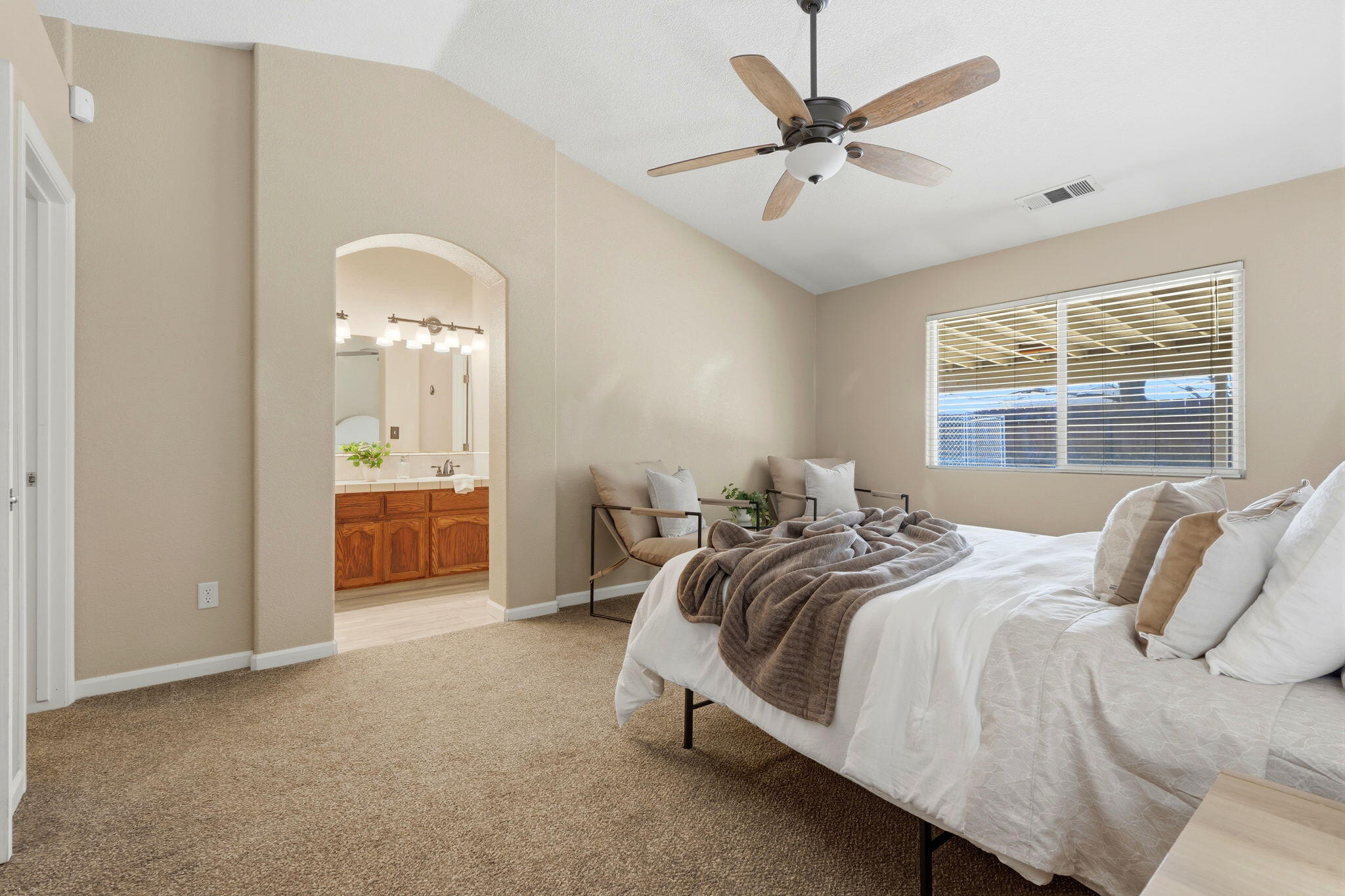 2431 S Cedar St, Visalia, CA 93292