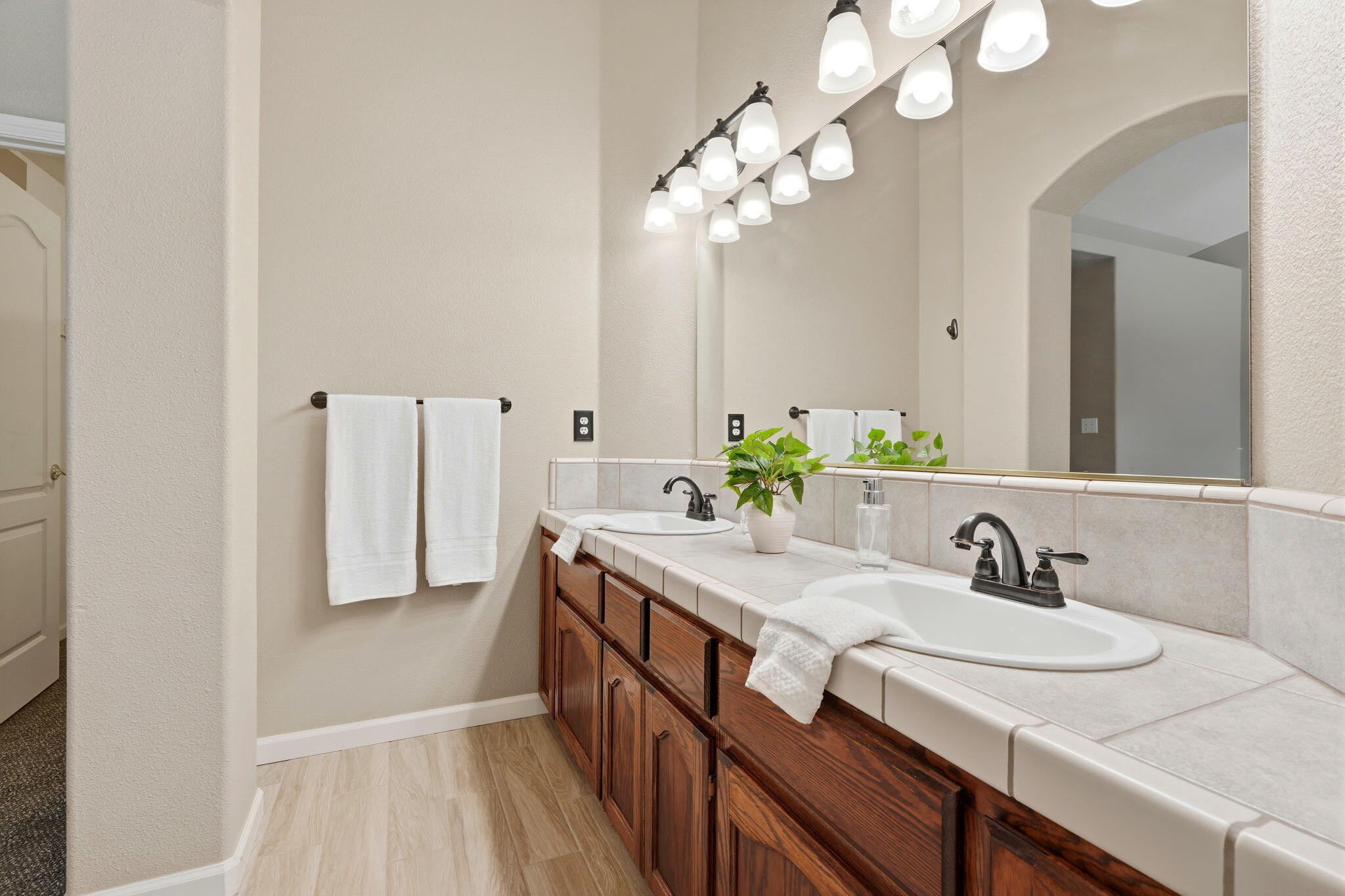 2431 S Cedar St, Visalia, CA 93292