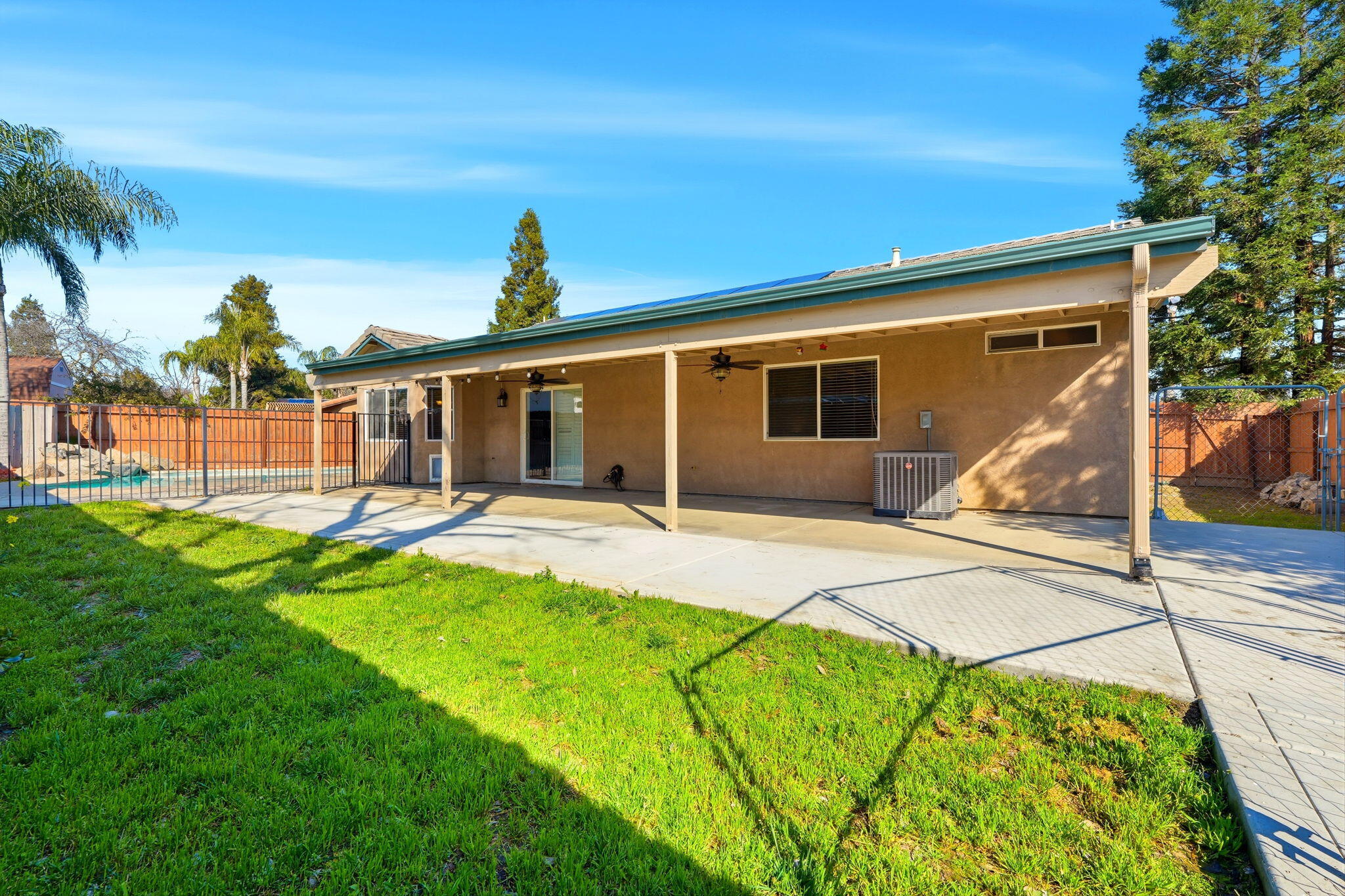 2431 S Cedar St, Visalia, CA 93292