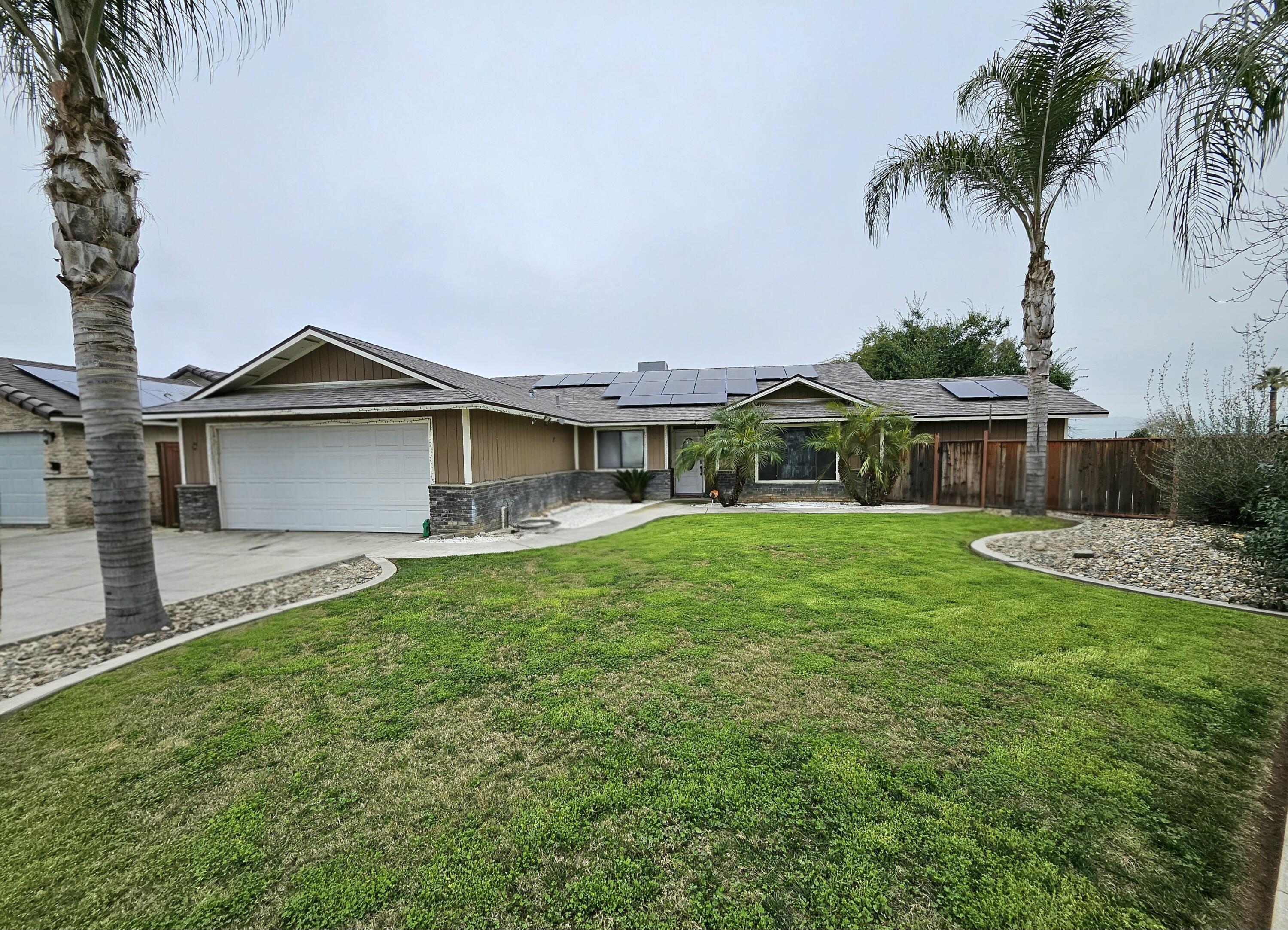 724 E Kanai Ave, Porterville, CA 93257
