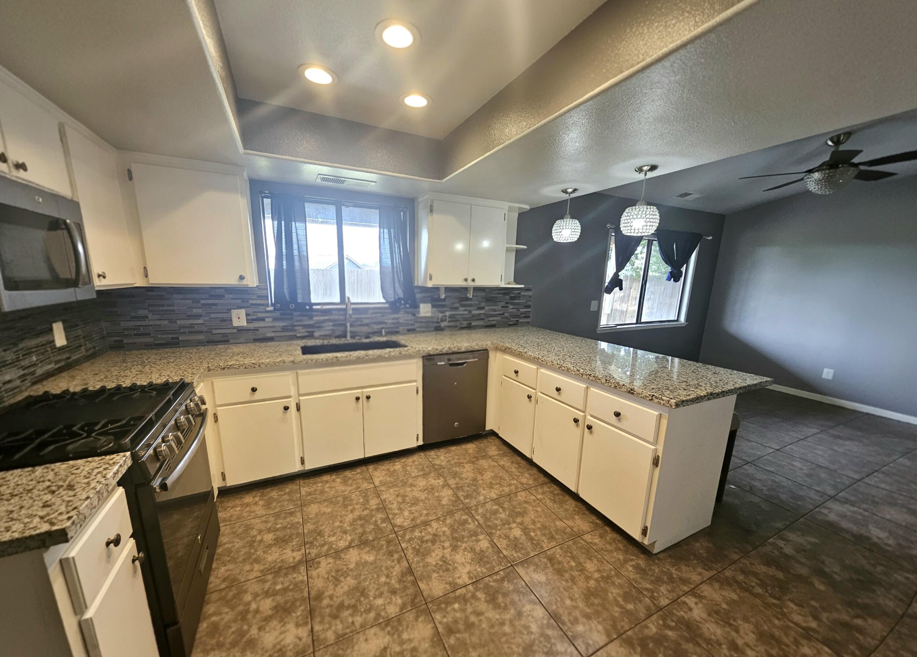 724 E Kanai Ave, Porterville, CA 93257