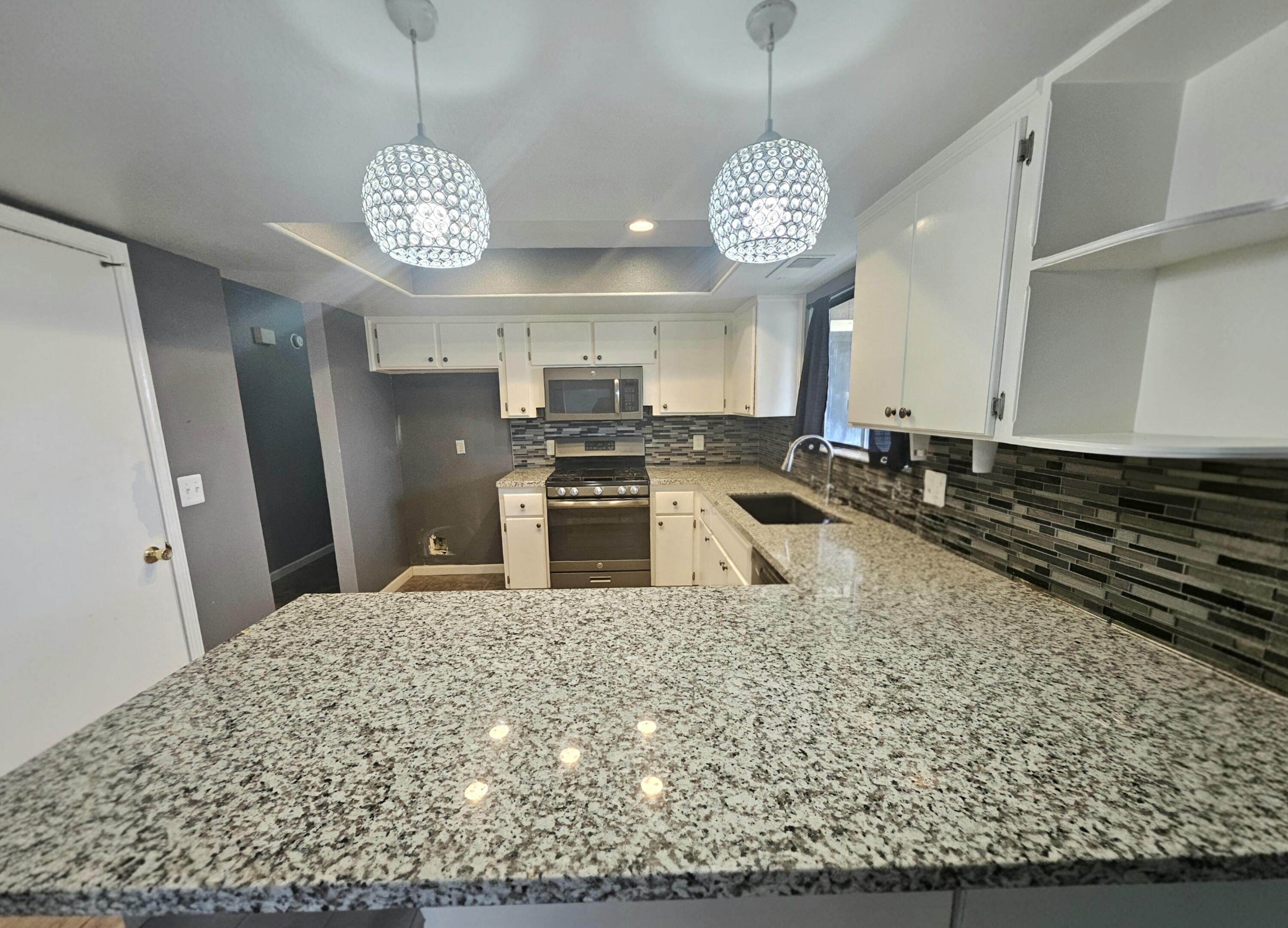 724 E Kanai Ave, Porterville, CA 93257