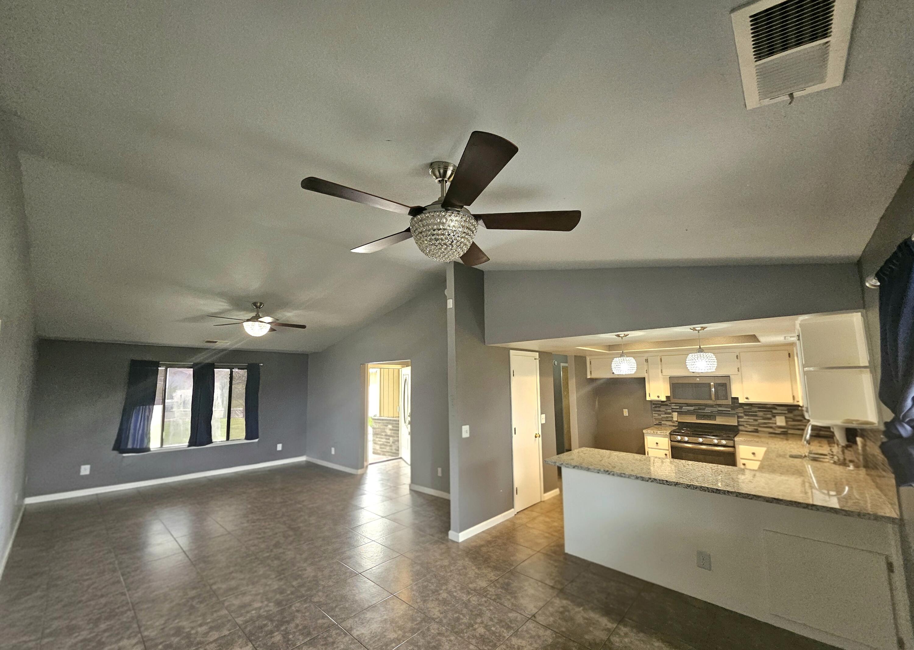 724 E Kanai Ave, Porterville, CA 93257