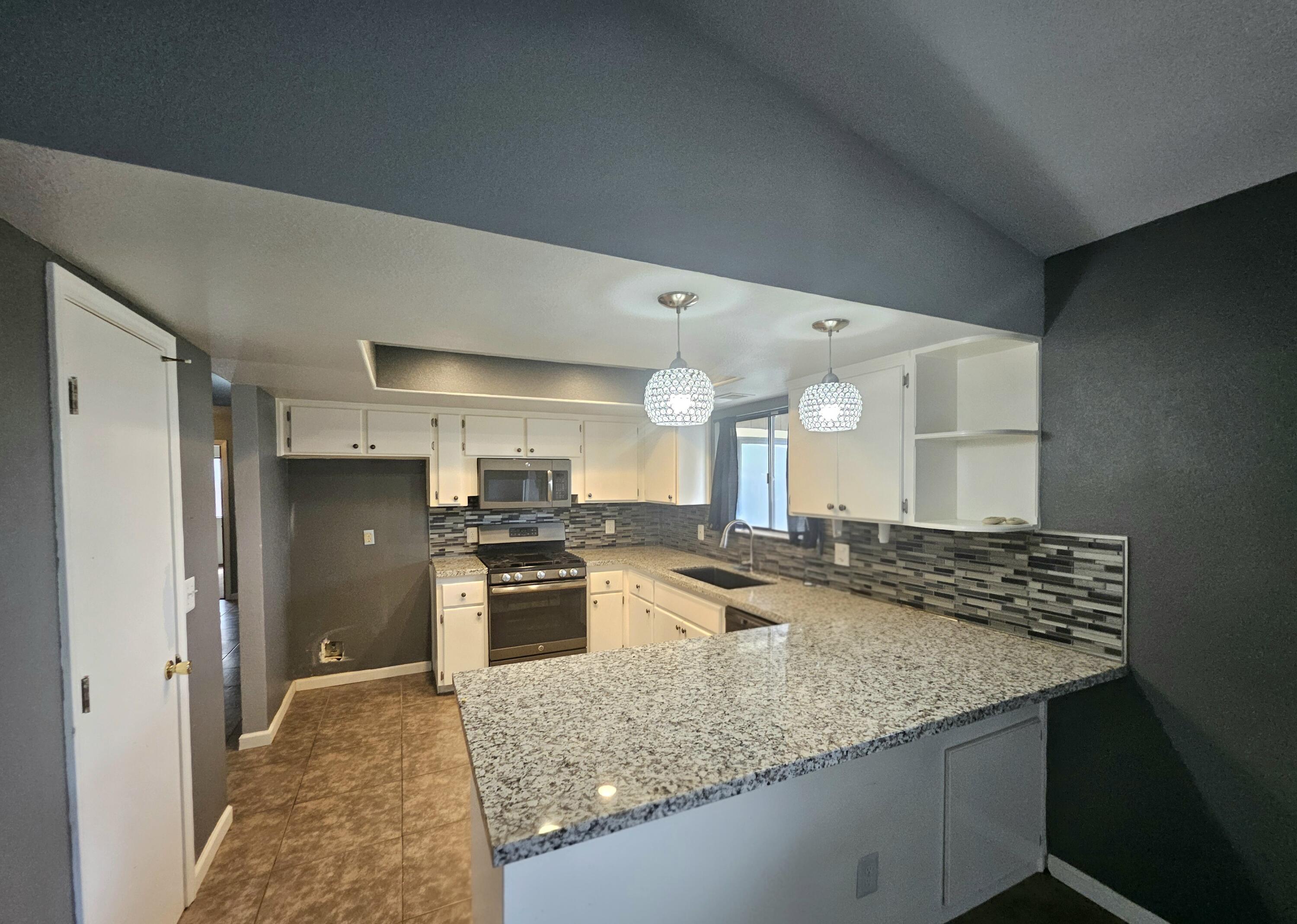 724 E Kanai Ave, Porterville, CA 93257